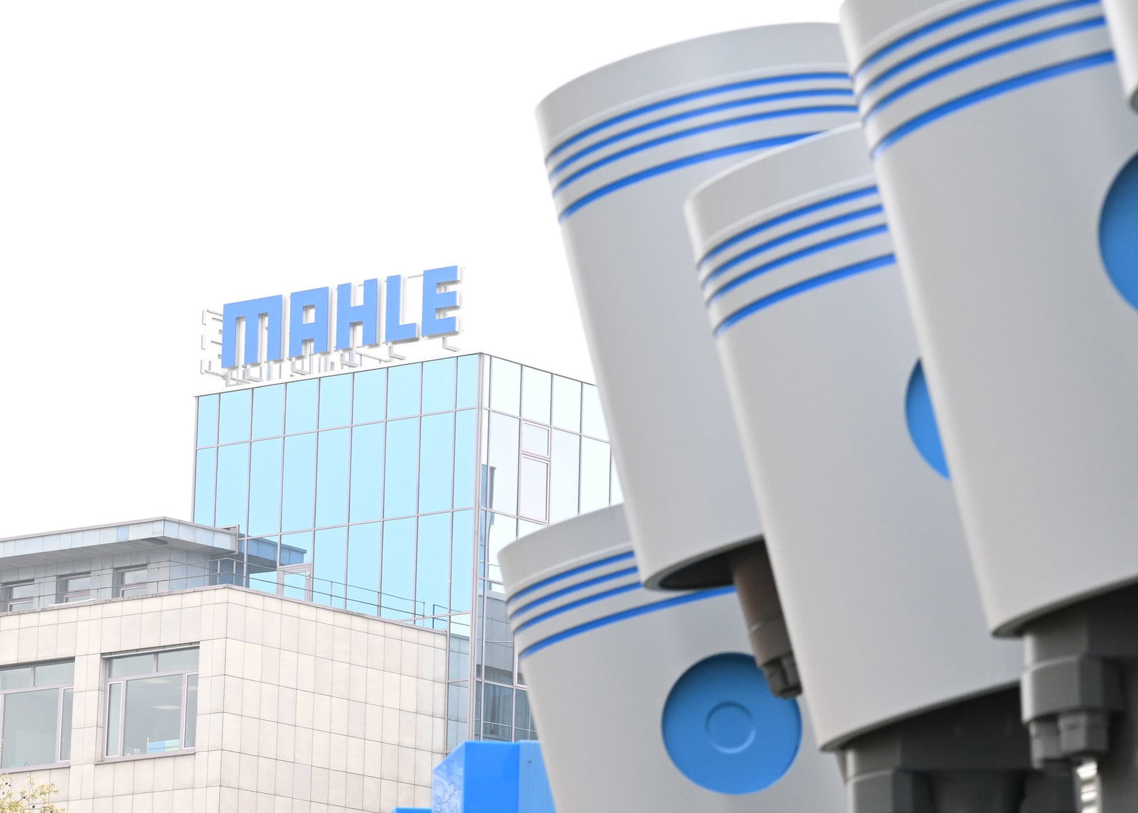 Der Autozulieferer Mahle - hier der Stammsitz in Stuttgart - will sein Werk in Neustadt an der Donau schließen. 