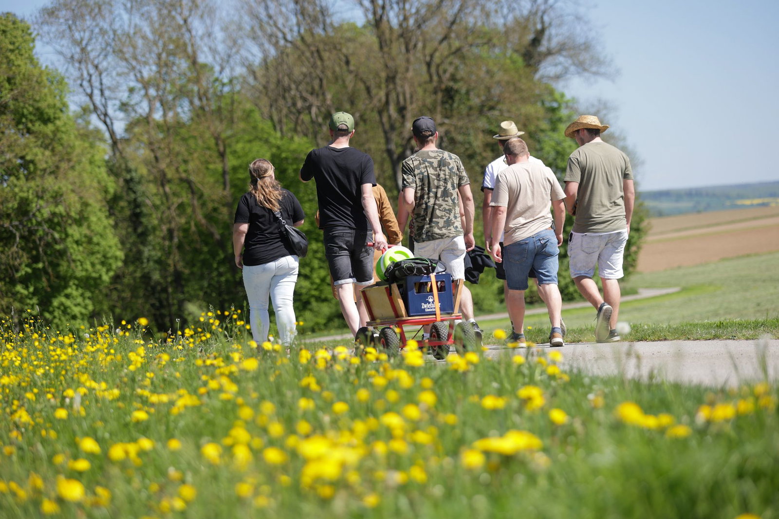 Der Feiertag lädt zu Wanderungen ein. (Symbolbild)