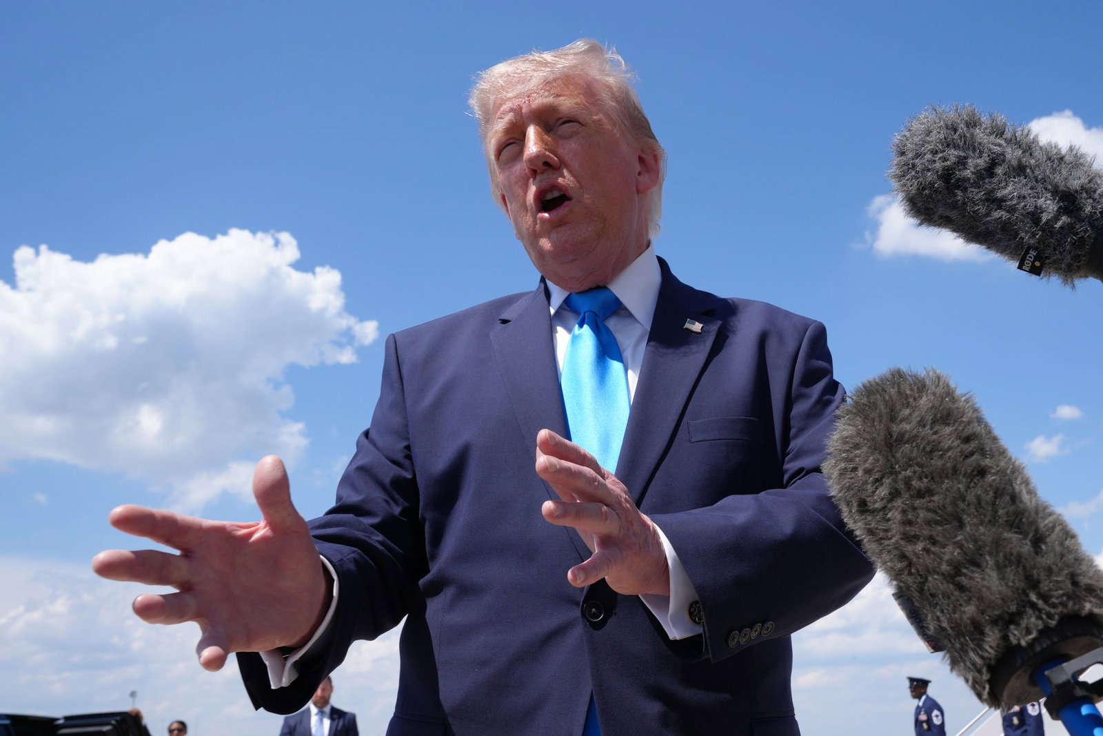 Trump kündigt die Entsendung Tausender Soldaten nach Polen an. 