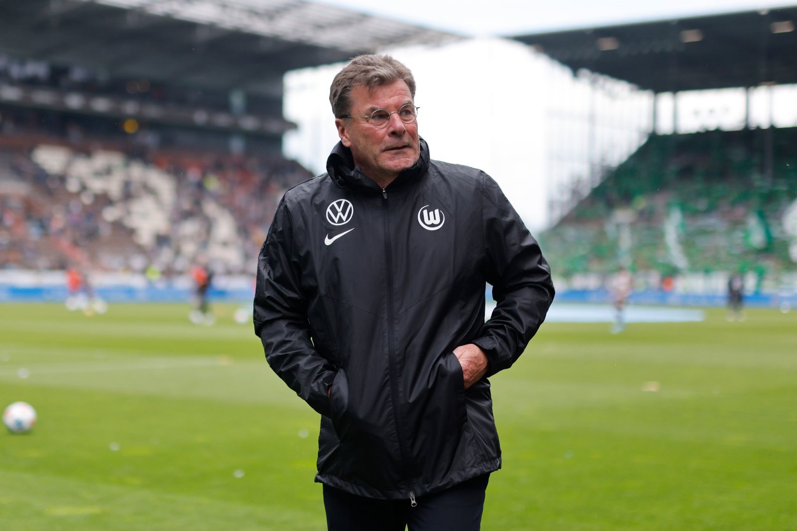 Trainer Dieter Hecking vom VfL Wolfsburg