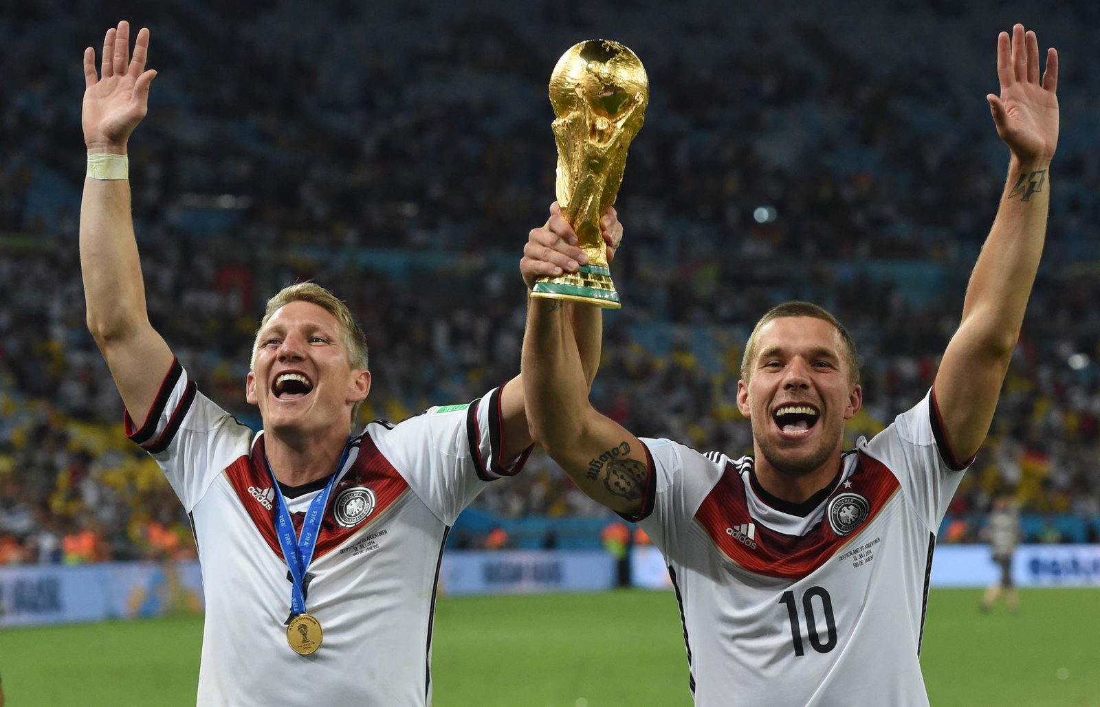 Ein Duo, das für Furore sorgte: Bastian Schweinsteiger (l) und Lukas Podolski. (Archivbild)
