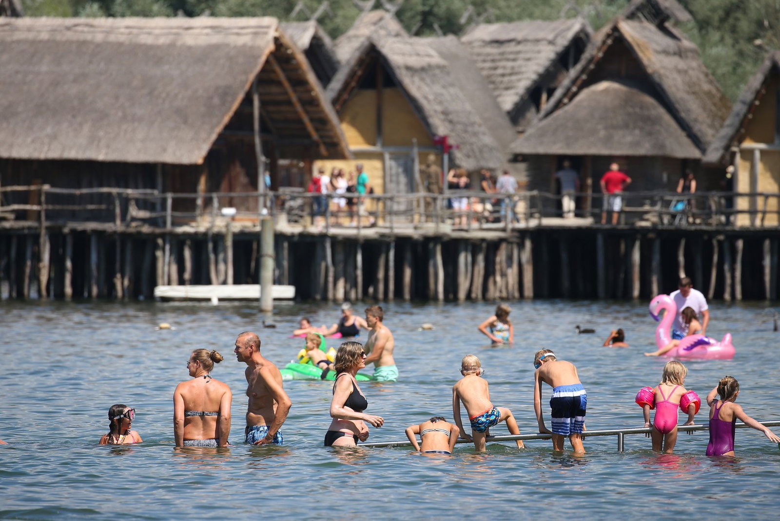 Wer sicher in Seen und Flüssen in Baden-Württemberg schwimmen gehen will, sollte ein paar Dinge beachten. (Symbolbild)