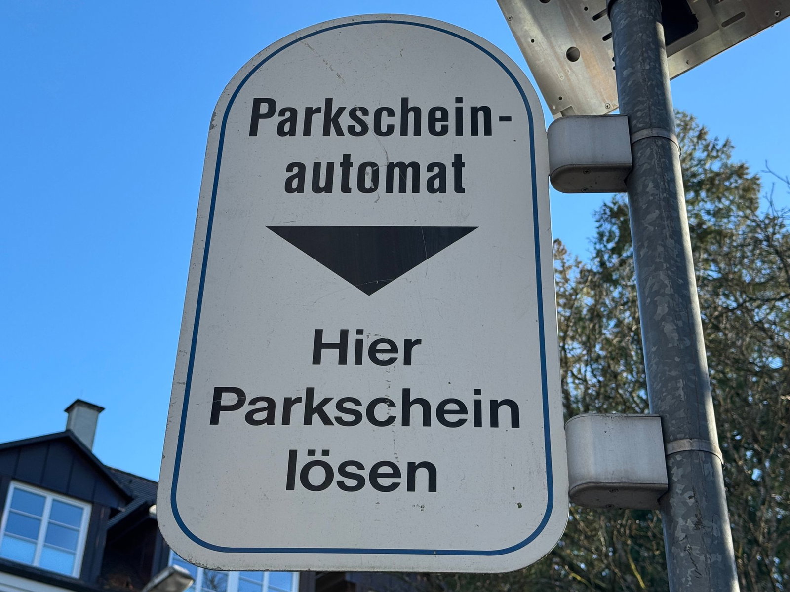 In Kempten sollen fast zwei Millionen Euro aus Parkscheinautomaten verschwunden sein. Ein Ehepaar muss deswegen nun vor Gericht. (Symbolbild)