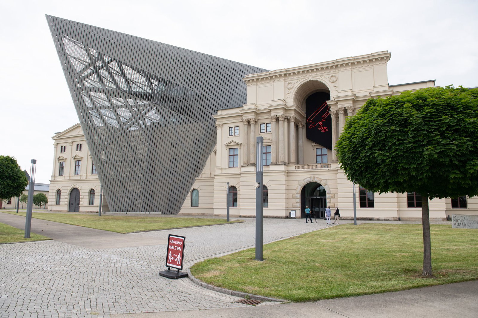 Libeskind gestaltete auch das Militärhistorische Museum in Dresden. (Archivbild)