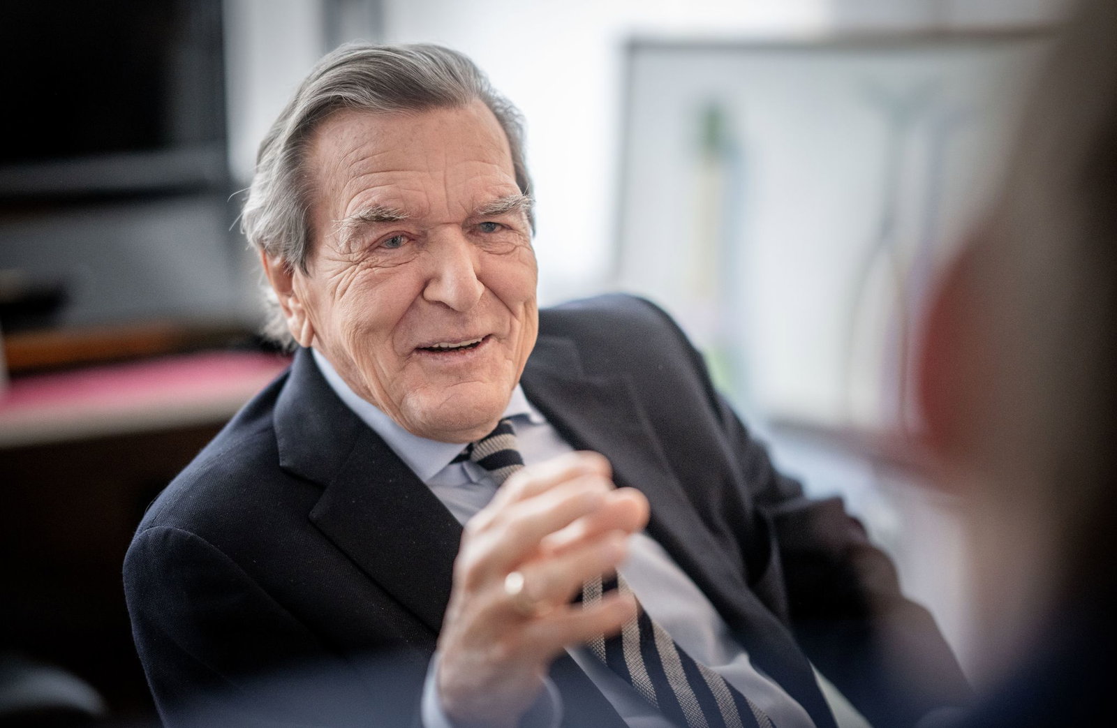 Schröder machte sich zuletzt für die Wiederaufnahme von Energielieferungen aus Russland stark. (Archivbild)