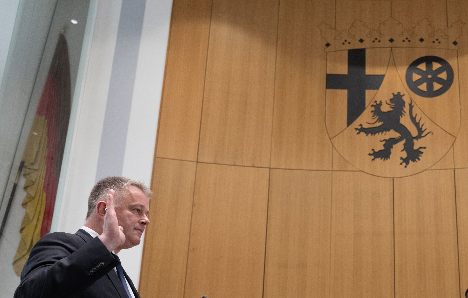 Gordon Schnieder bei seiner Vereidigung. 