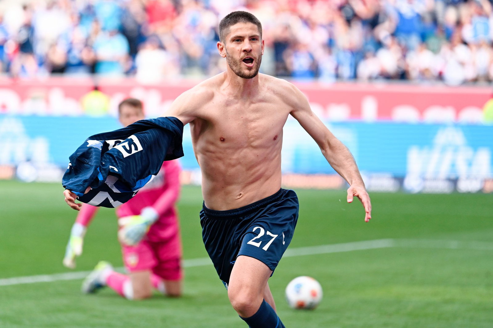 Hoffenheims Star Andrej Kramaric feiert sein zweites Tor gegen den VfB.
