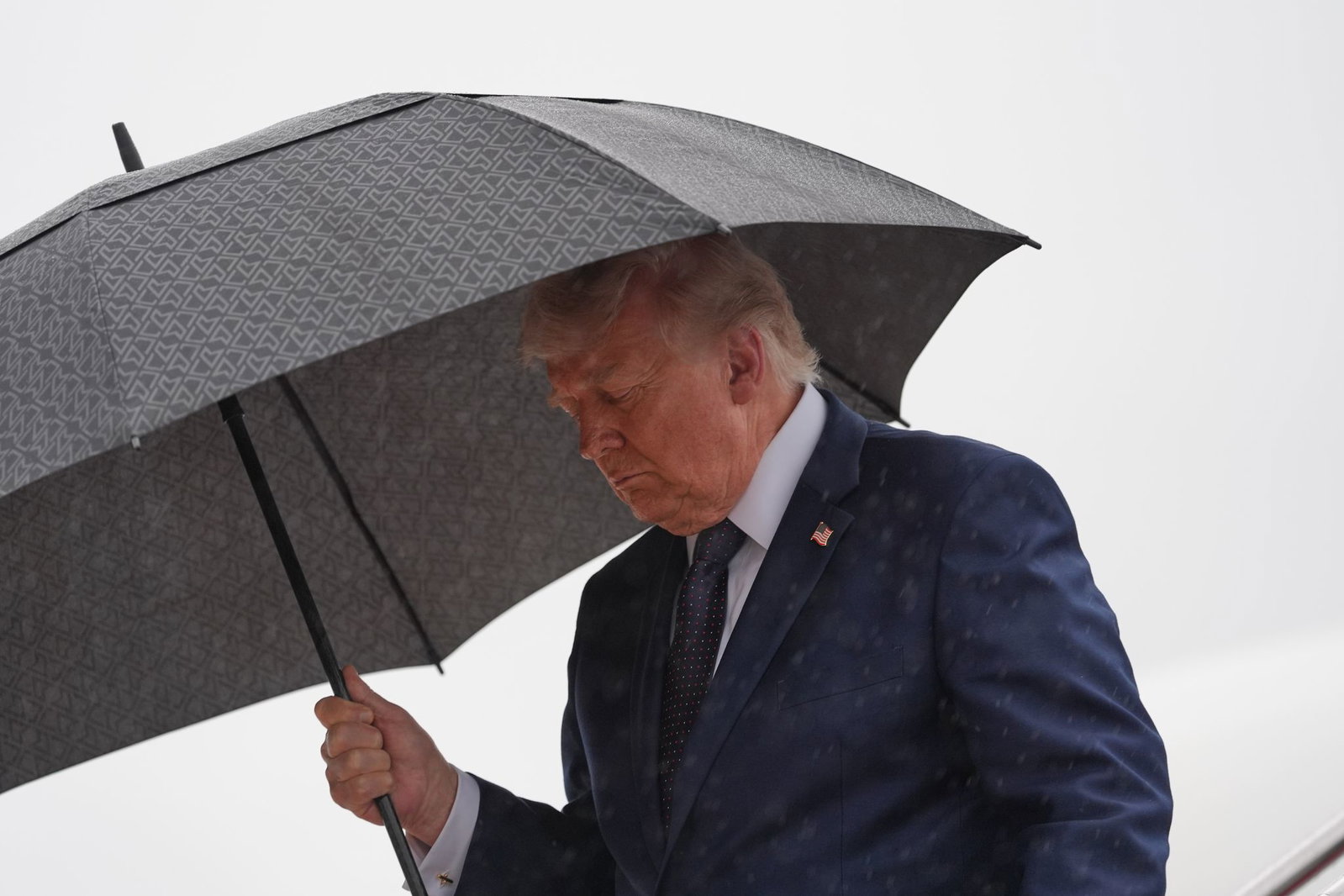 Trump äußert sich zu einem möglichen Rahmenabkommen mit dem Iran.