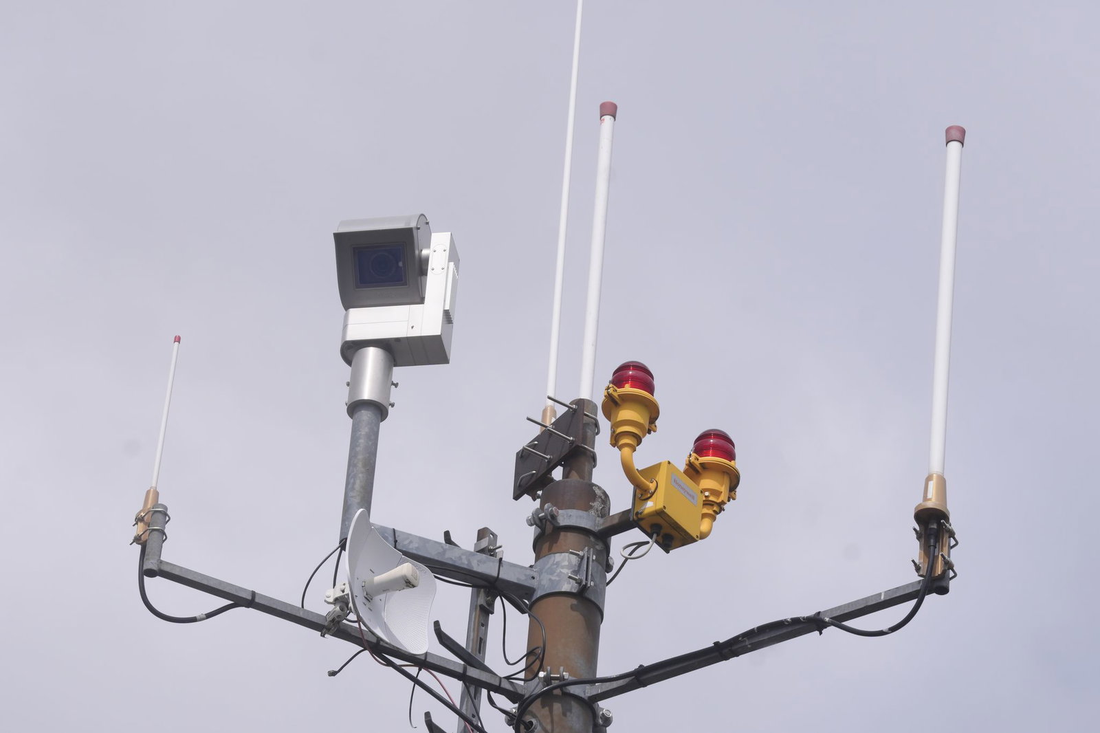 Webcams senden Bilder durchgehend oder in regelmäßigen Abständen ins Internet. 