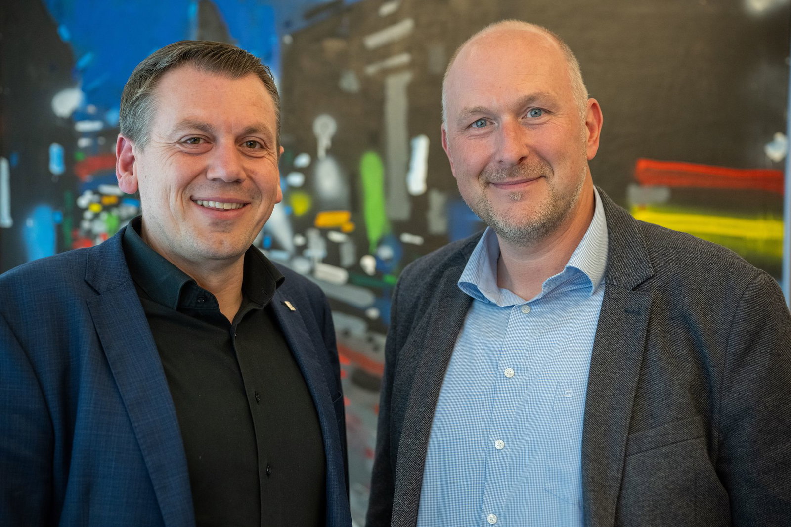 Der Landrat des Eifelkreises Bitburg-Prüm, Andreas Kruppert (r.), sieht im autonomen Fahren eine große Chance für Mobilität im ländlichen Raum (Archivbild) 
