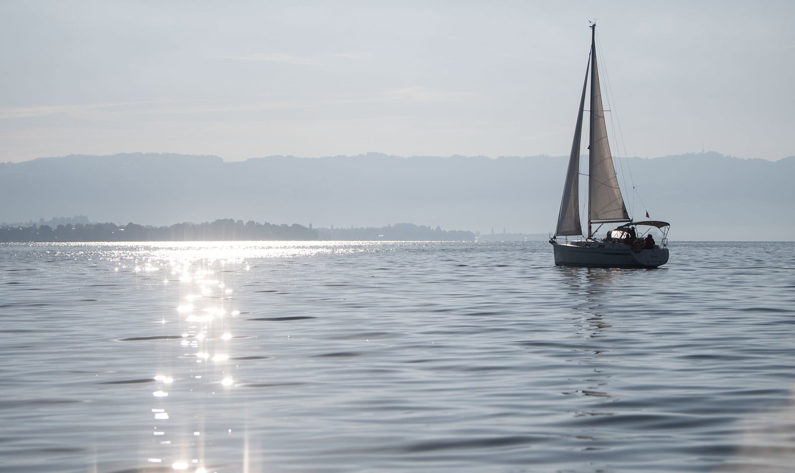 Nach einer tödlichen Kollision auf dem Bodensee kommt auf einen Motorbootfahrer ein zweiter Prozess zu. (Symbolbild)