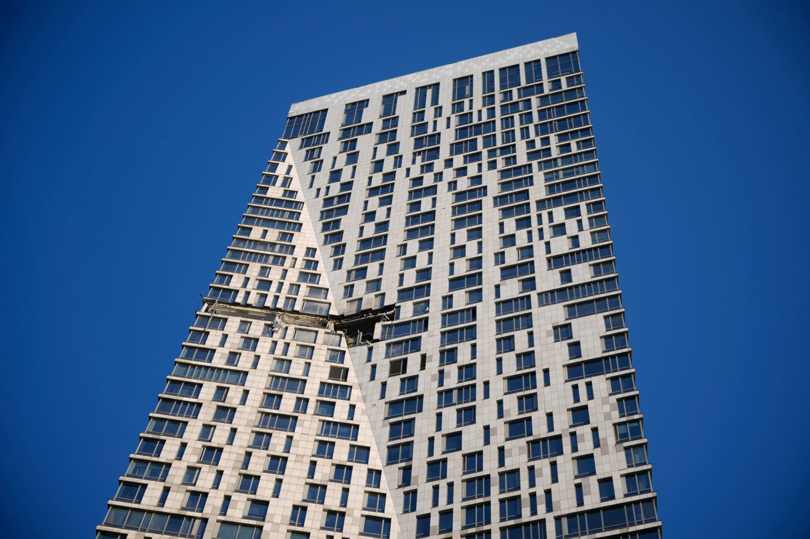 Die Drohne traf ein Hochhaus mit Luxuswohnungen in Moskau.