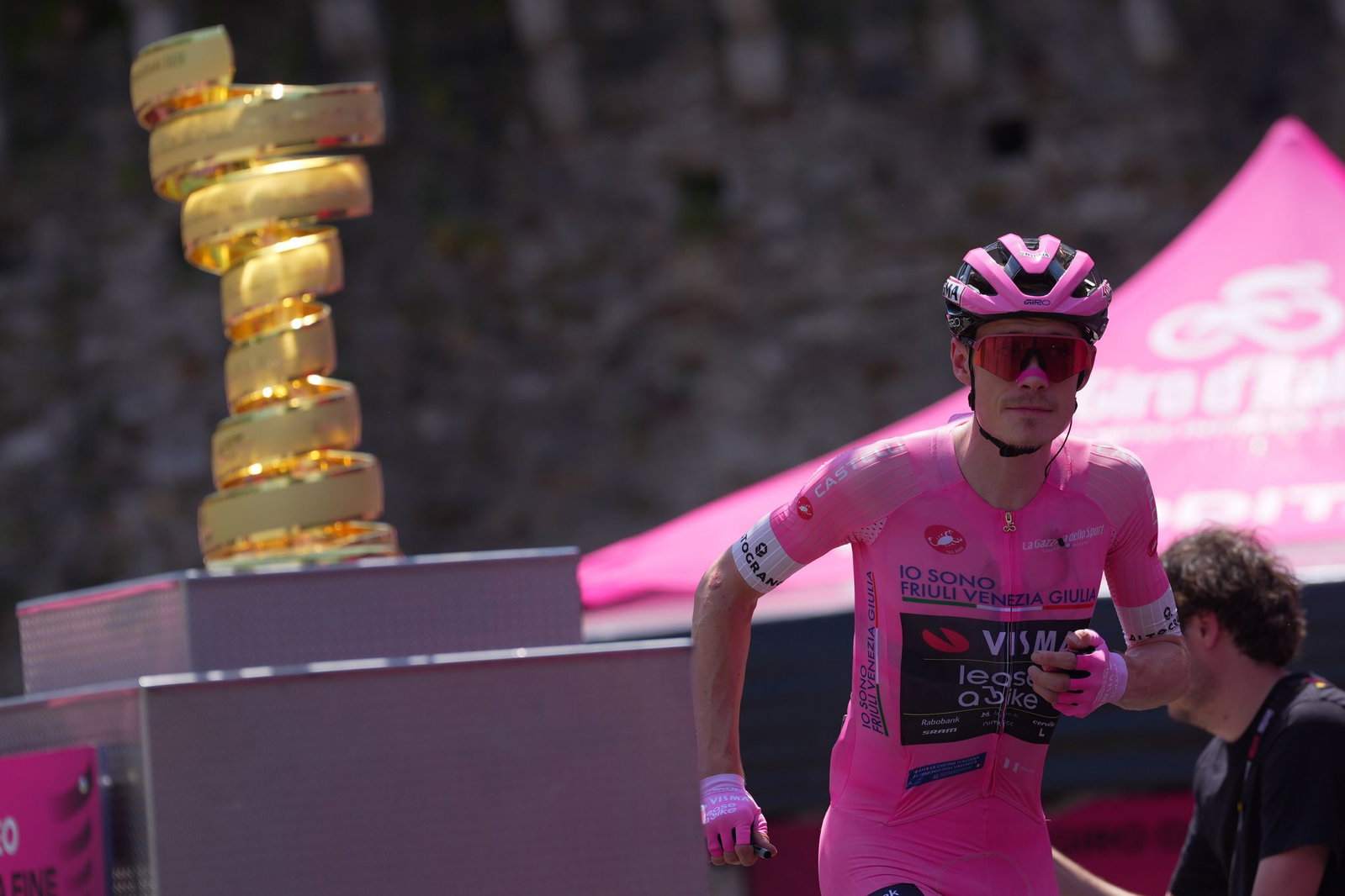 Hat die Giro-Trophäe fest im Blick: Jonas Vingegaard. (Archivbild)