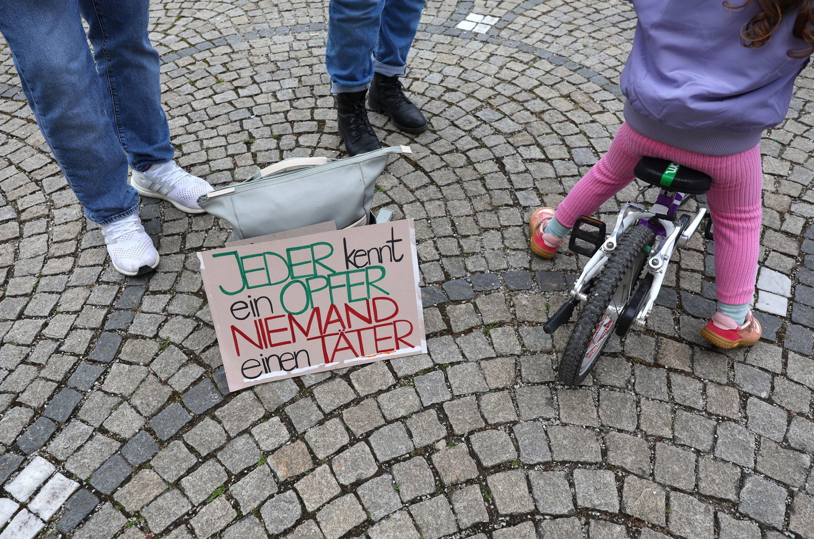 Rheinland-Pfalz schafft die Stelle einer unabhängigen Landesbeauftragten gegen sexualisierte Gewalt an Kindern und Jugendlichen. (Symbolbild) 