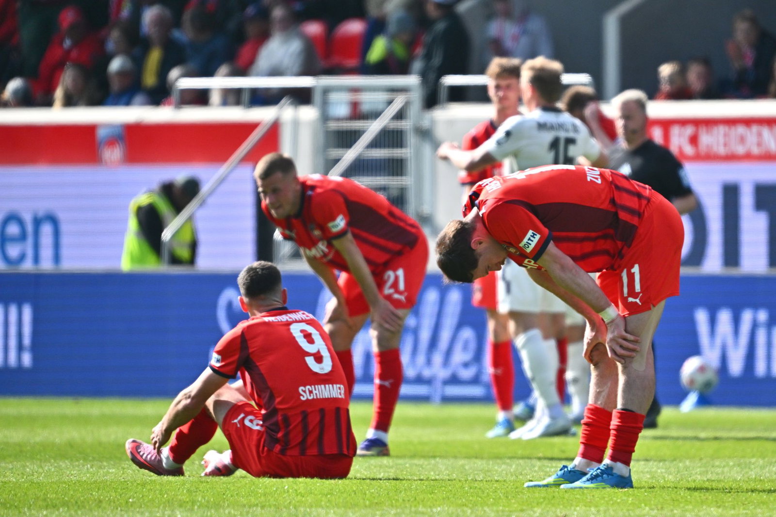 Am Boden: Heidenheim steigt ab.
