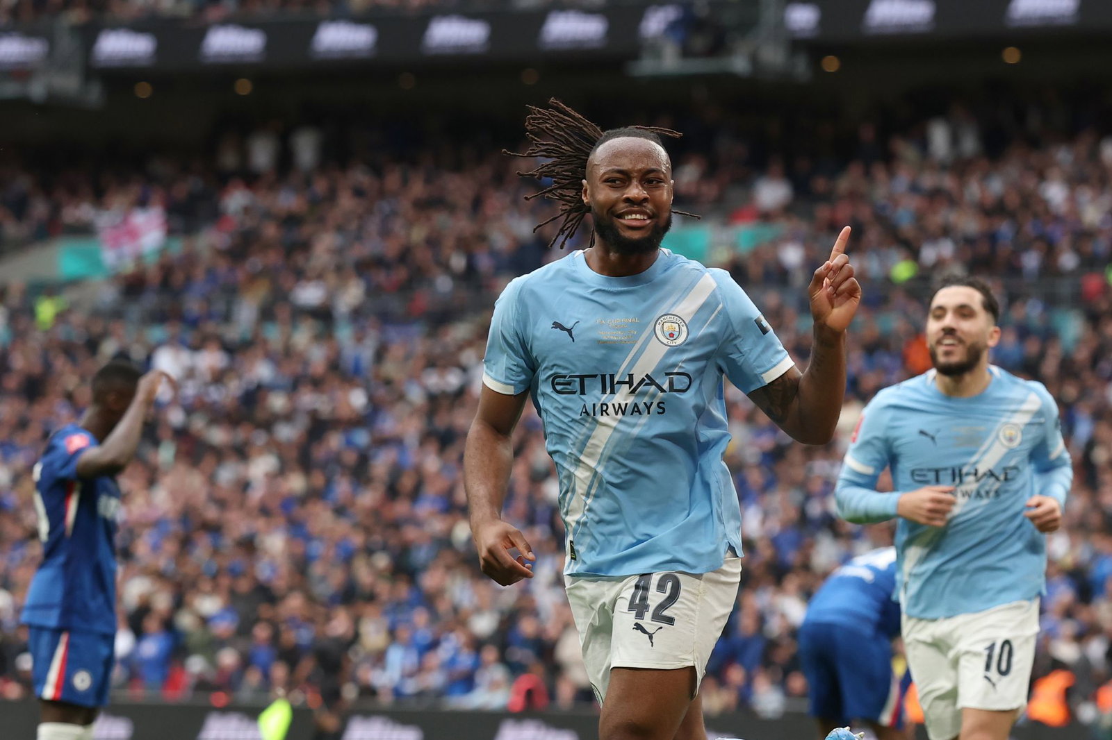 Antoine Semenyo von Manchester City jubelt nach seinem Führungstreffer.
