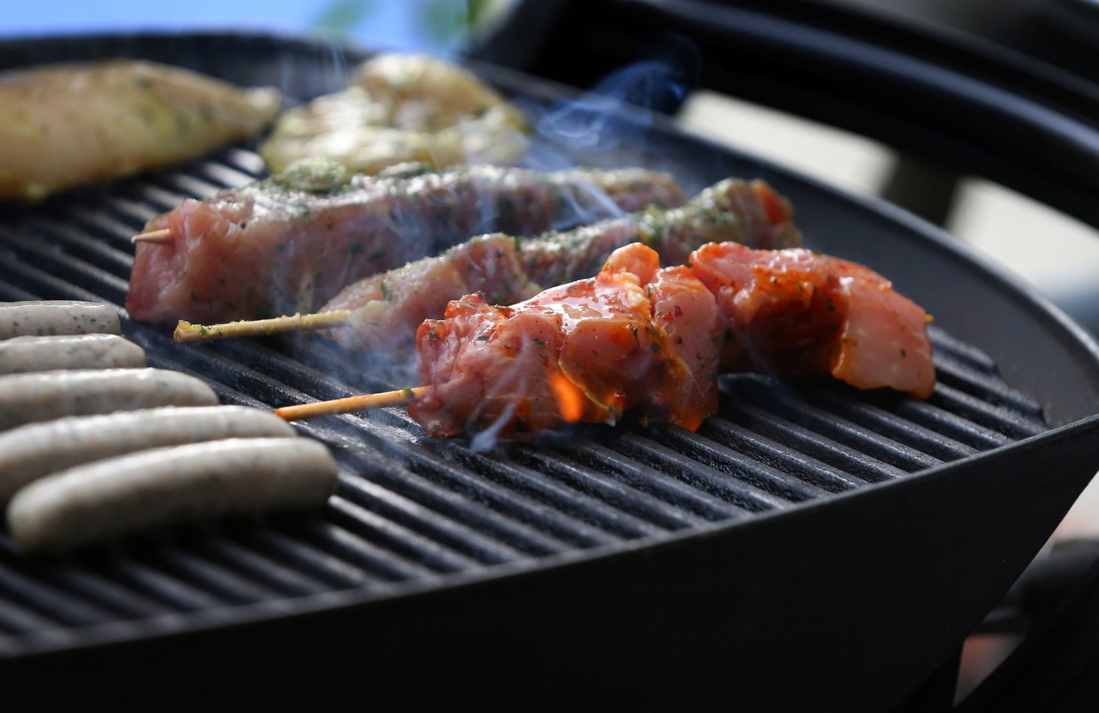 Bei einer Firmenfeier in Wiesloch ist ein Gasgrill in Brand geraten. (Symbolbild)