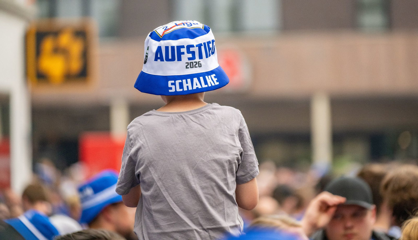 Schalke 04 ist nach drei Jahren zurück in der Fußball-Bundesliga.