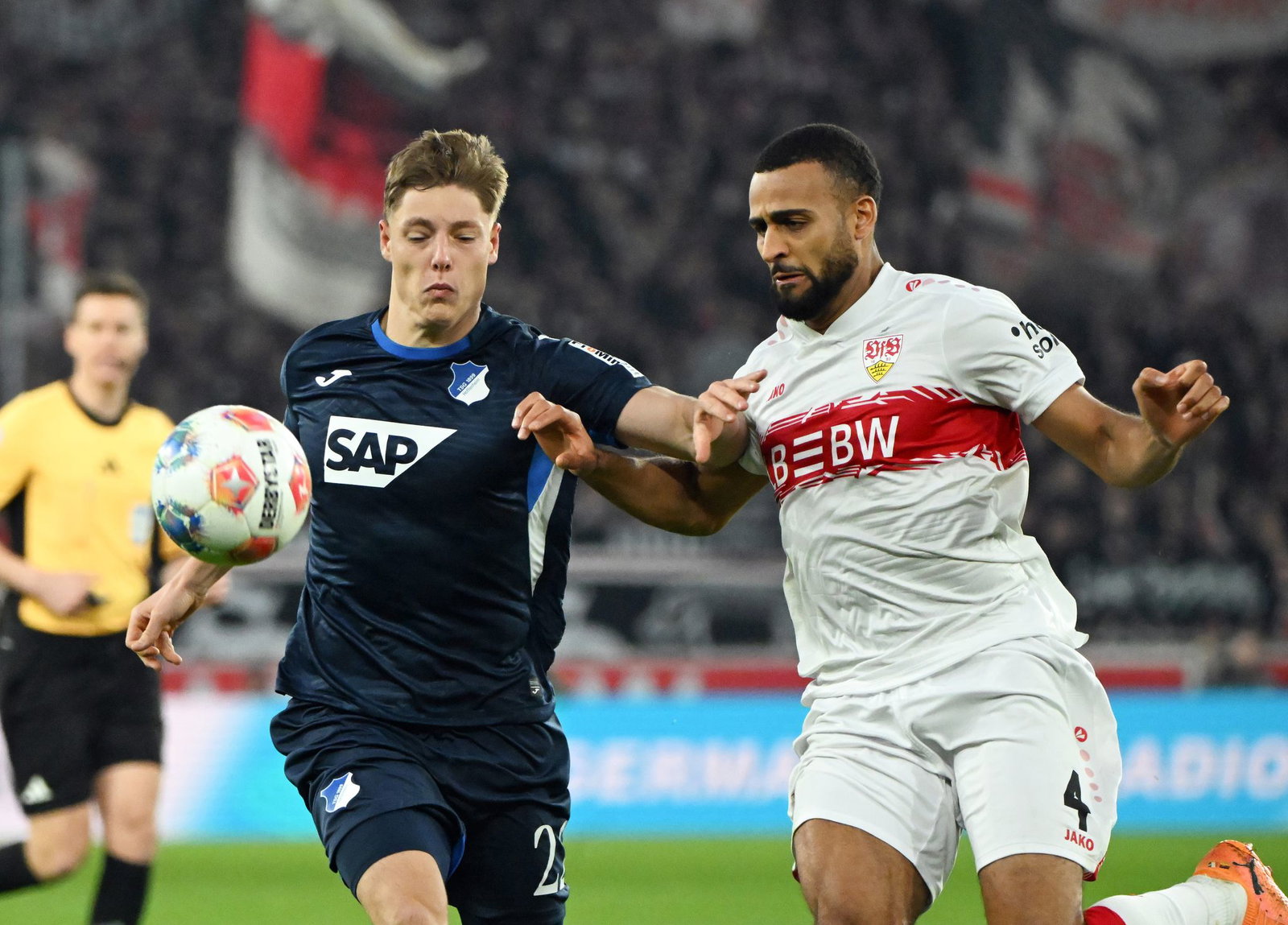 Kampf um die Champions League: Alexander Prass empfängt Stuttgart mit Josha Vagnoman. (Archivbild)