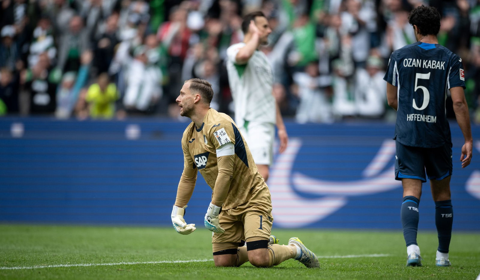 Oliver Baumann hatte einen harten Samstag.