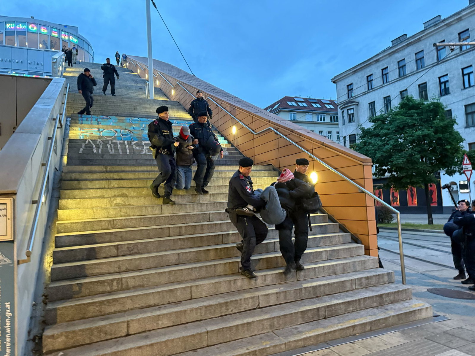 Eine kleine Gruppe von Aktivisten sorgte für einen größeren Polizeieinsatz.