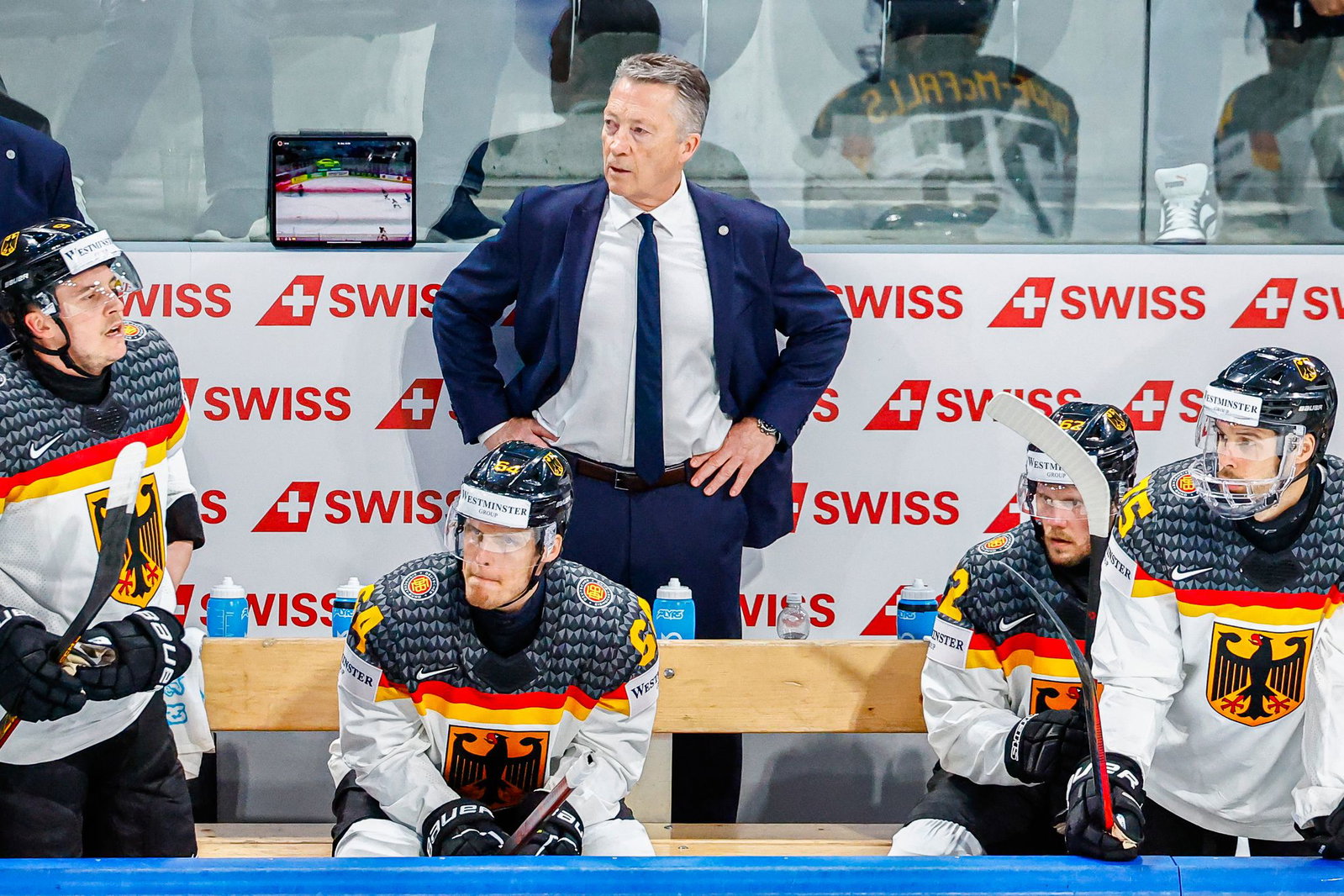 Bundestrainer Harold Kreis und seine Mannschaft enttäuschen bislang bei der WM in der Schweiz.
