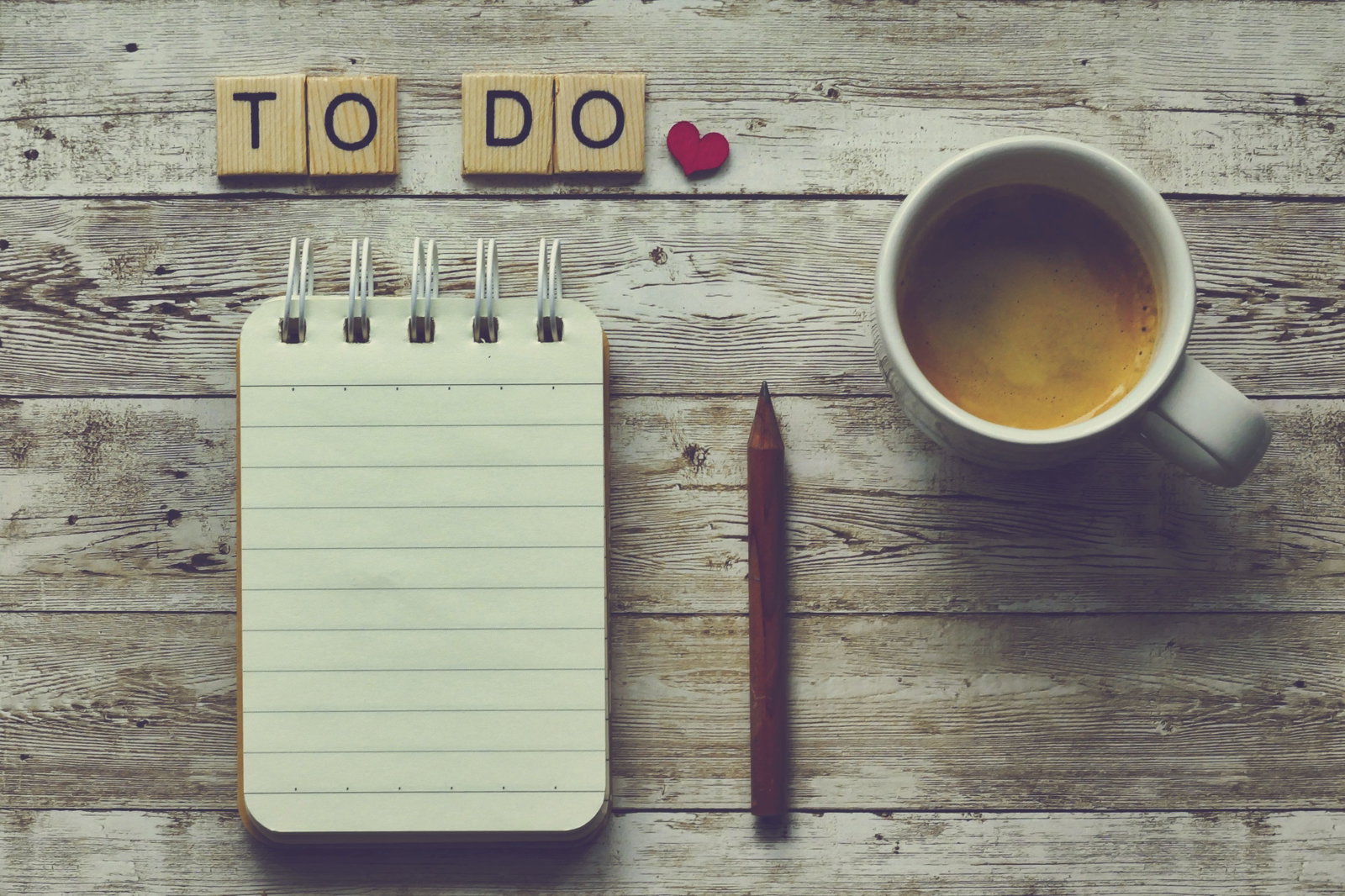 Textblock, Stift, Kaffetasse und kleine Überschrift "To Do"