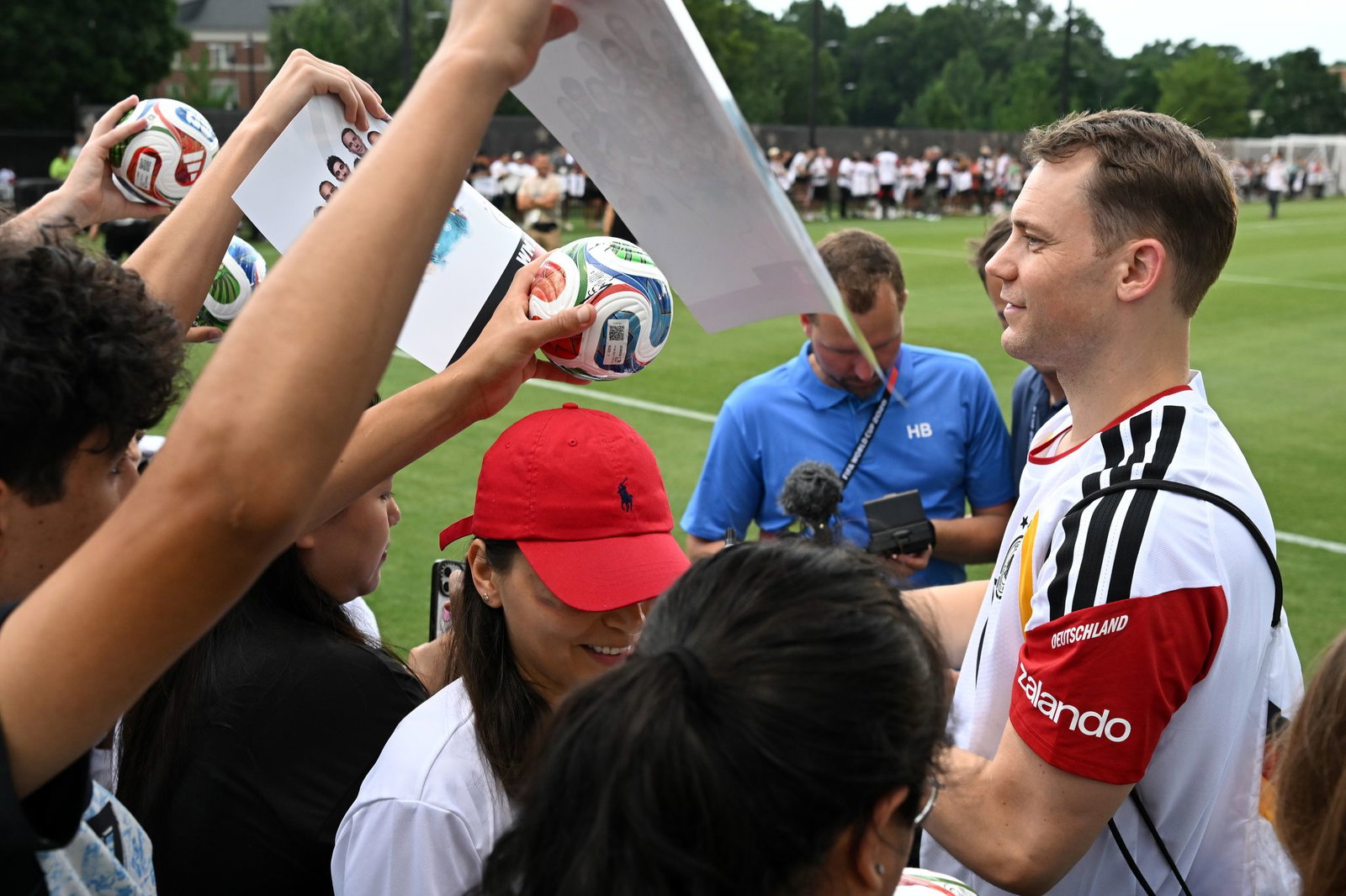 Bei den Fans ist Manuel Neuer sehr beliebt. 