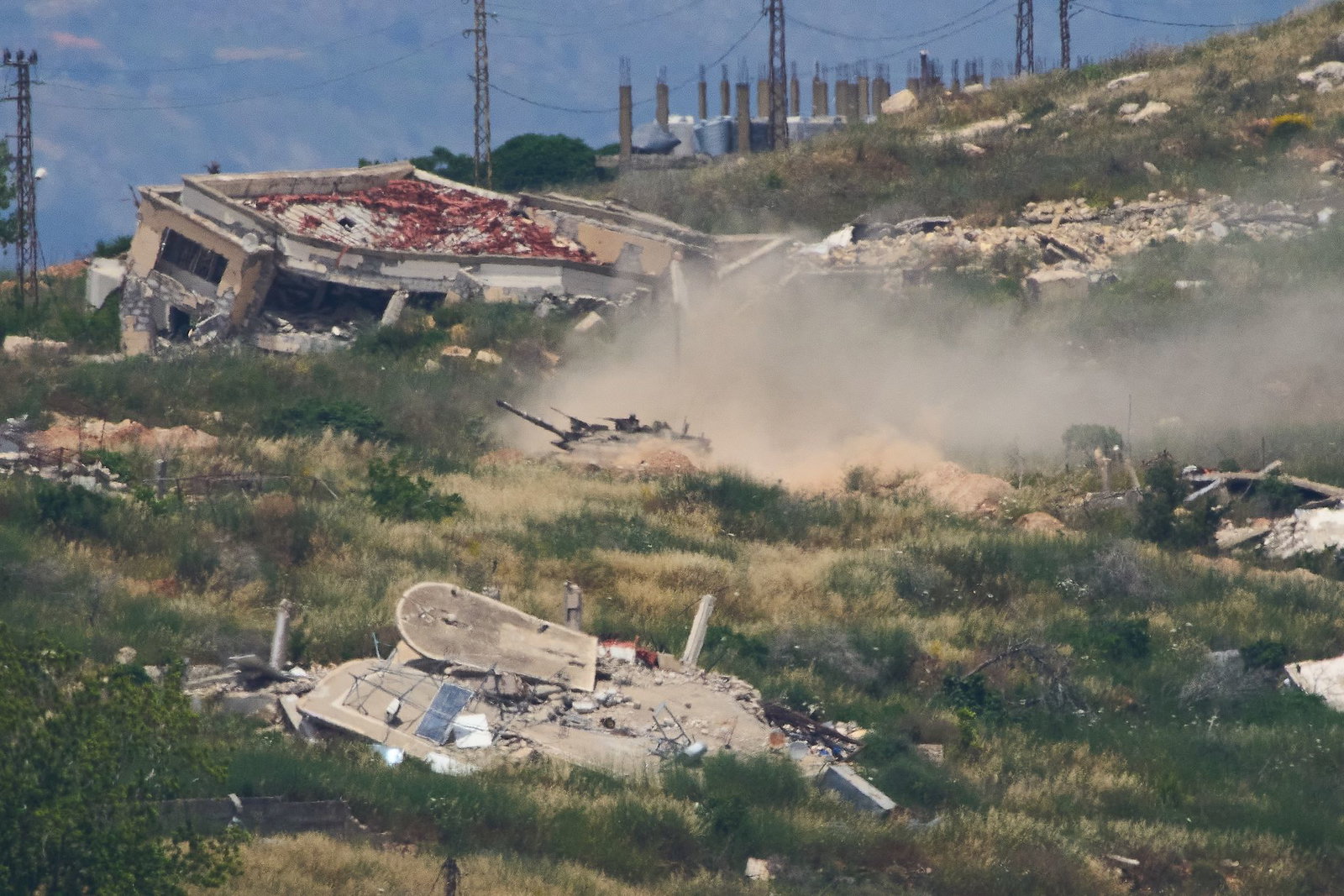 Israel rückt im Süden weiter vor auch jenseits des Flusses Litani.