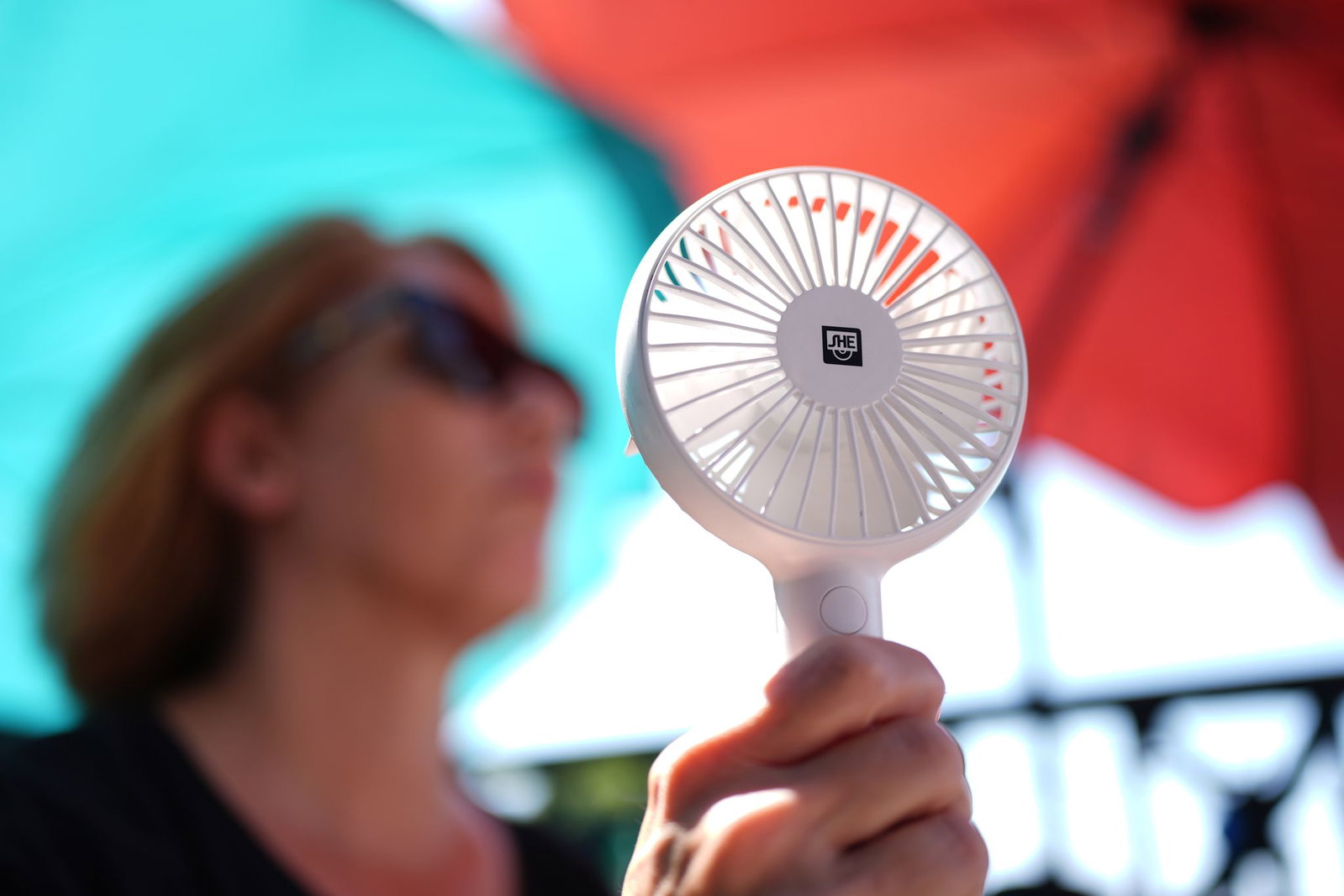 Ob groß oder klein - Ventilatoren sind in diesen Tagen in allen Varianten gefragt. (Symbolfoto)