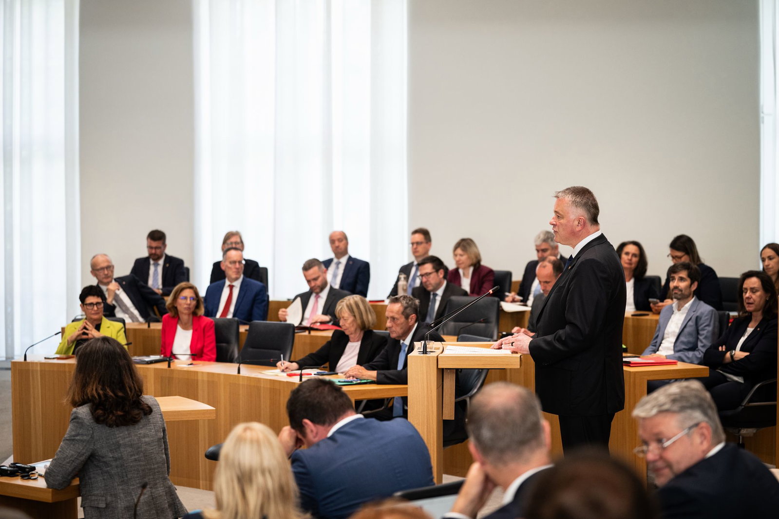 Der Landtag debattiert über die Regierungserklärung von Gordon Schnieder (CDU). 
