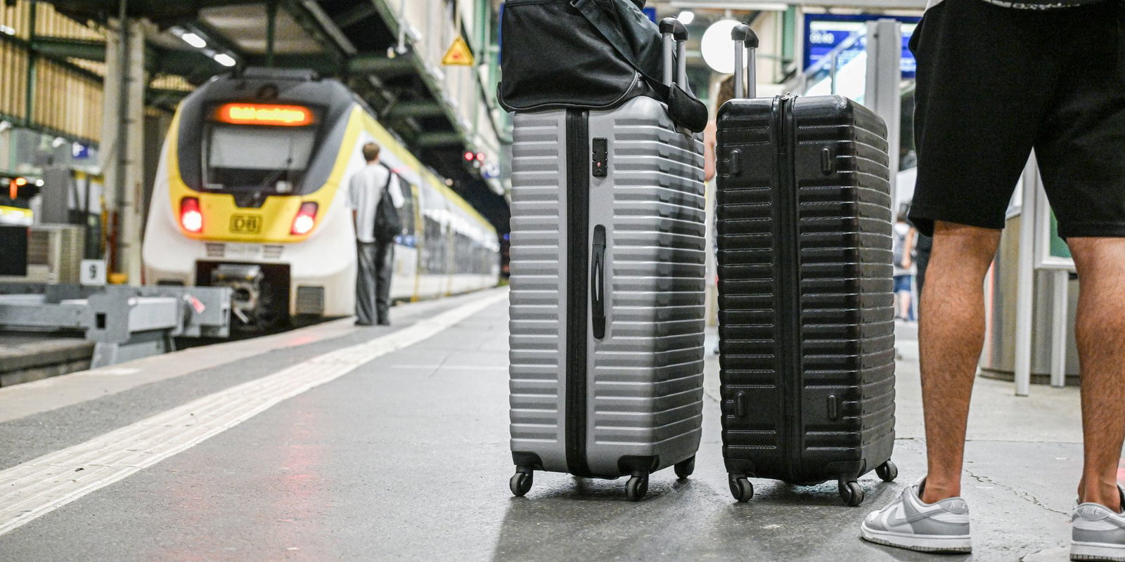 Nach der Bahnstörung rollt der Bahnverkehr auch in Baden-Württemberg wieder. 