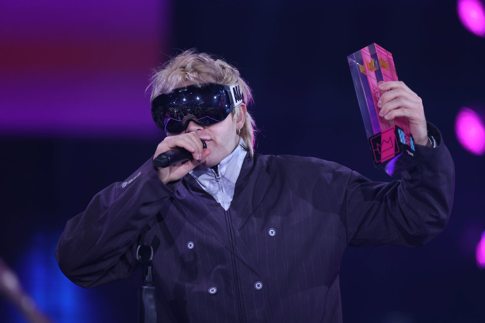 Eine Skibrille als Markenzeichen: Der Rapper Ski Aggu (Archivbild)