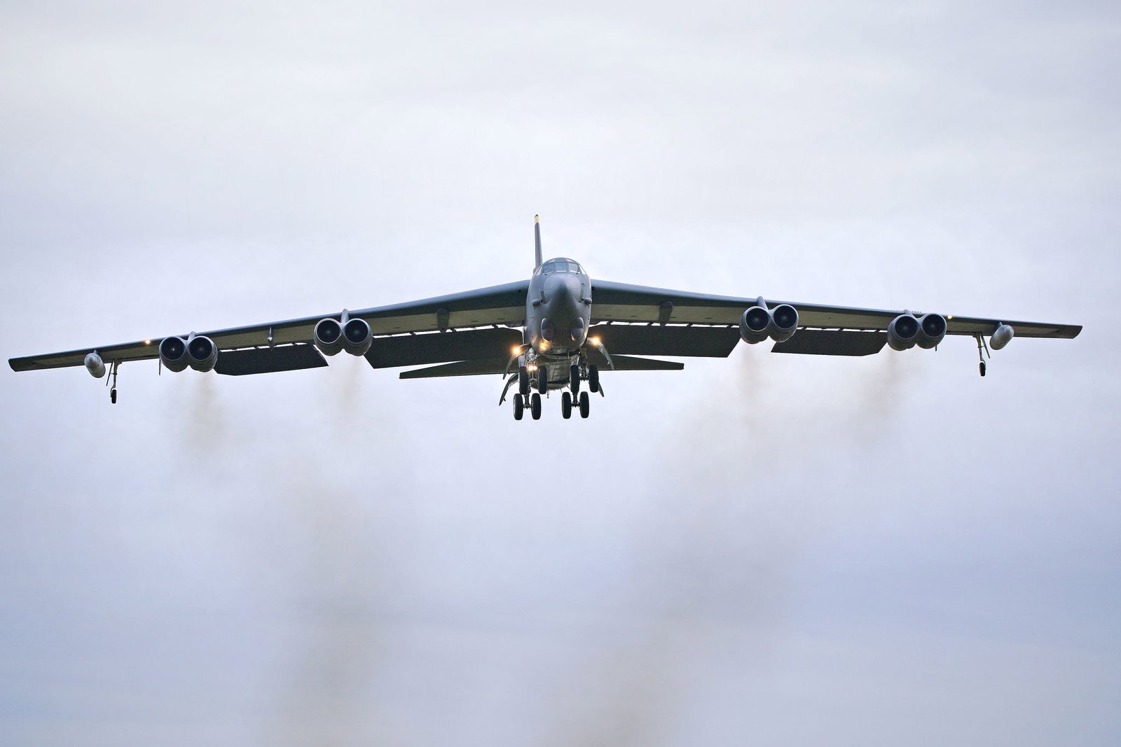 B-52-Bomer stürzt in Kalifornien ab. (Symbolbild)