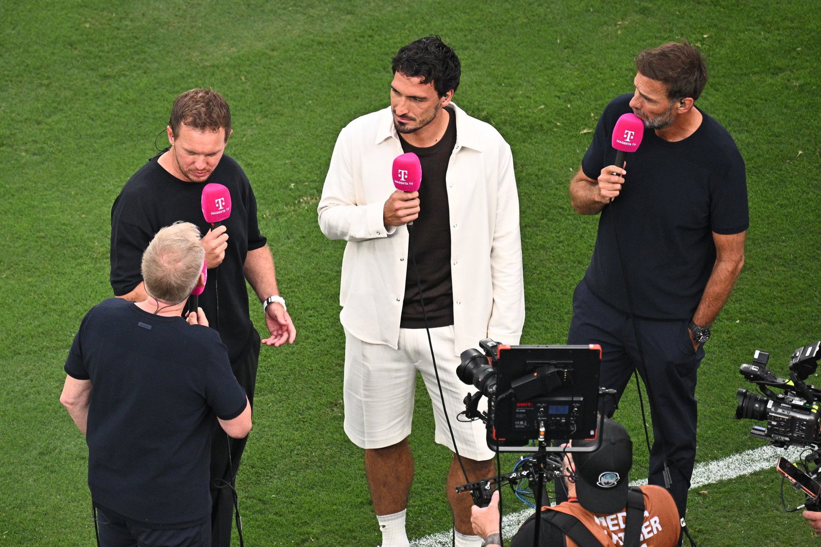 Julian Nagelsmann (2.v.l.) redet gegen Johannes B. Kerner (l.) an.