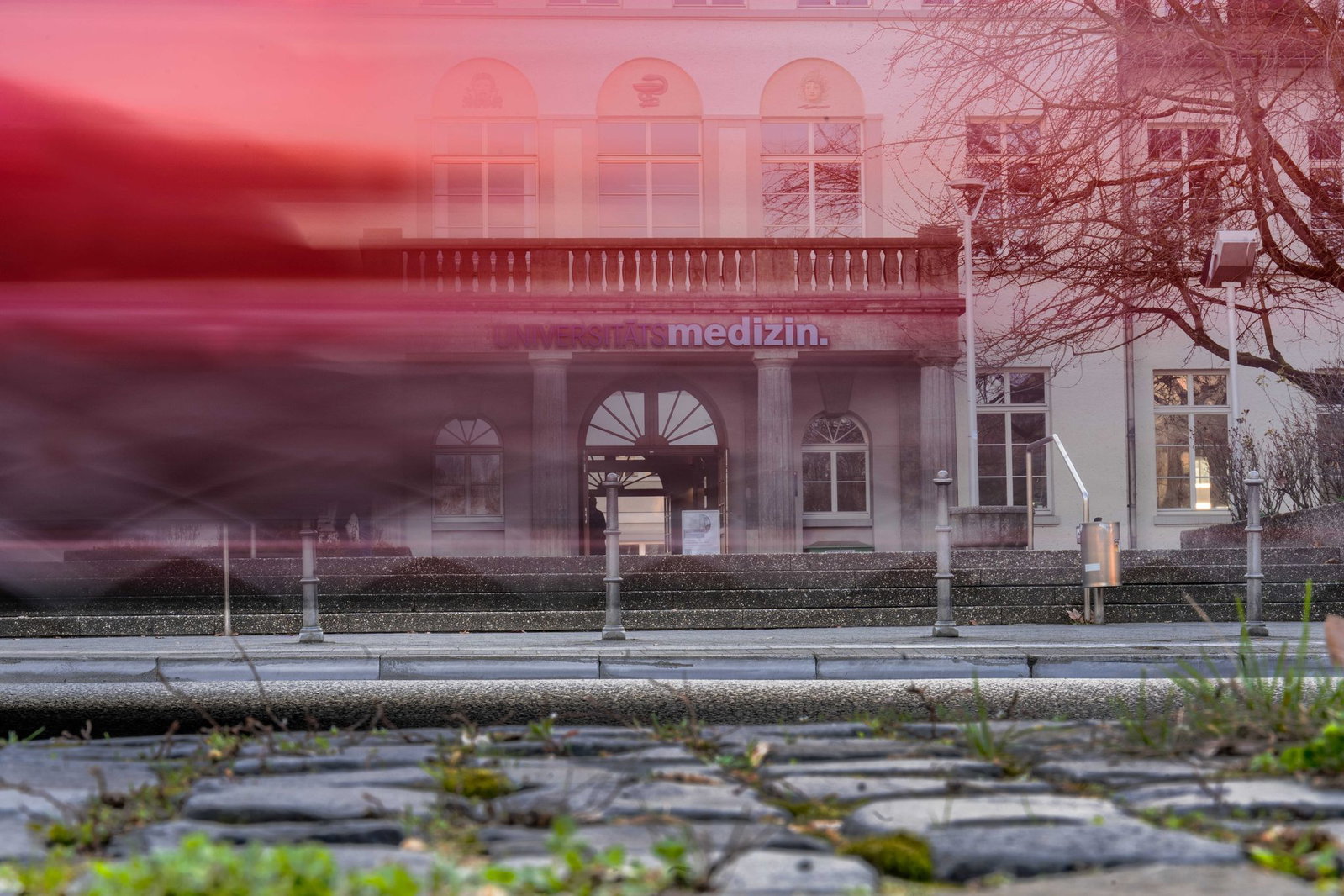 Die Mainzer Unimedizin nennt die zunehmend hohen Temperaturen im Sommer eine Herausforderung für Patienten und Mitarbeitende. (Archivfoto)