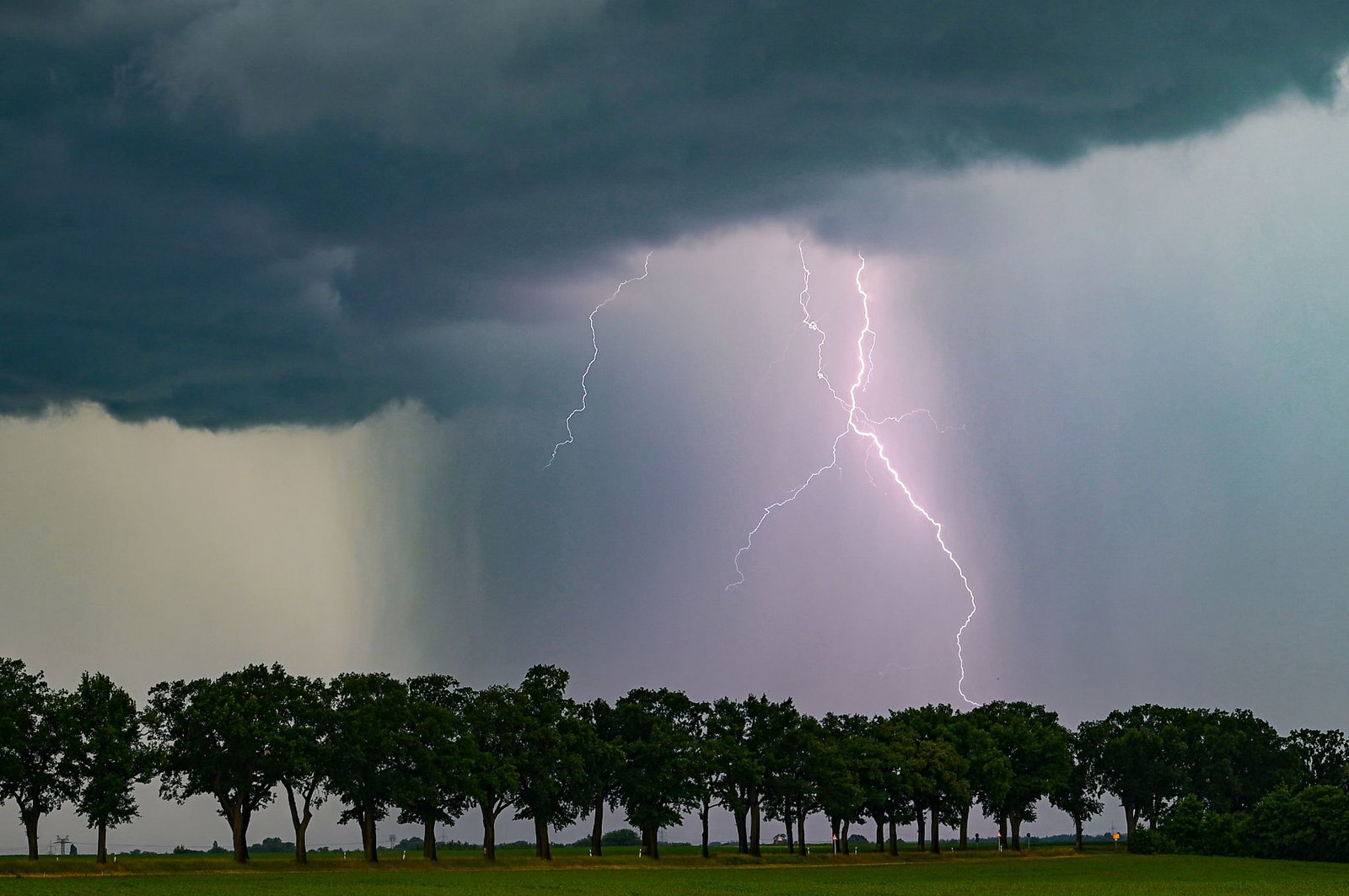 Es kann Gewitter geben. (Archivbild) 
