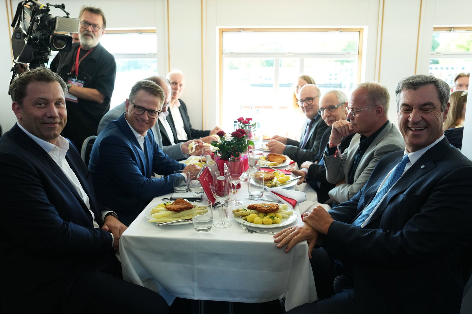 Es ist erst das zweite Mal, dass die Koalitionspartner zu einer SPD-Spargelfahrt eingeladen wurden,