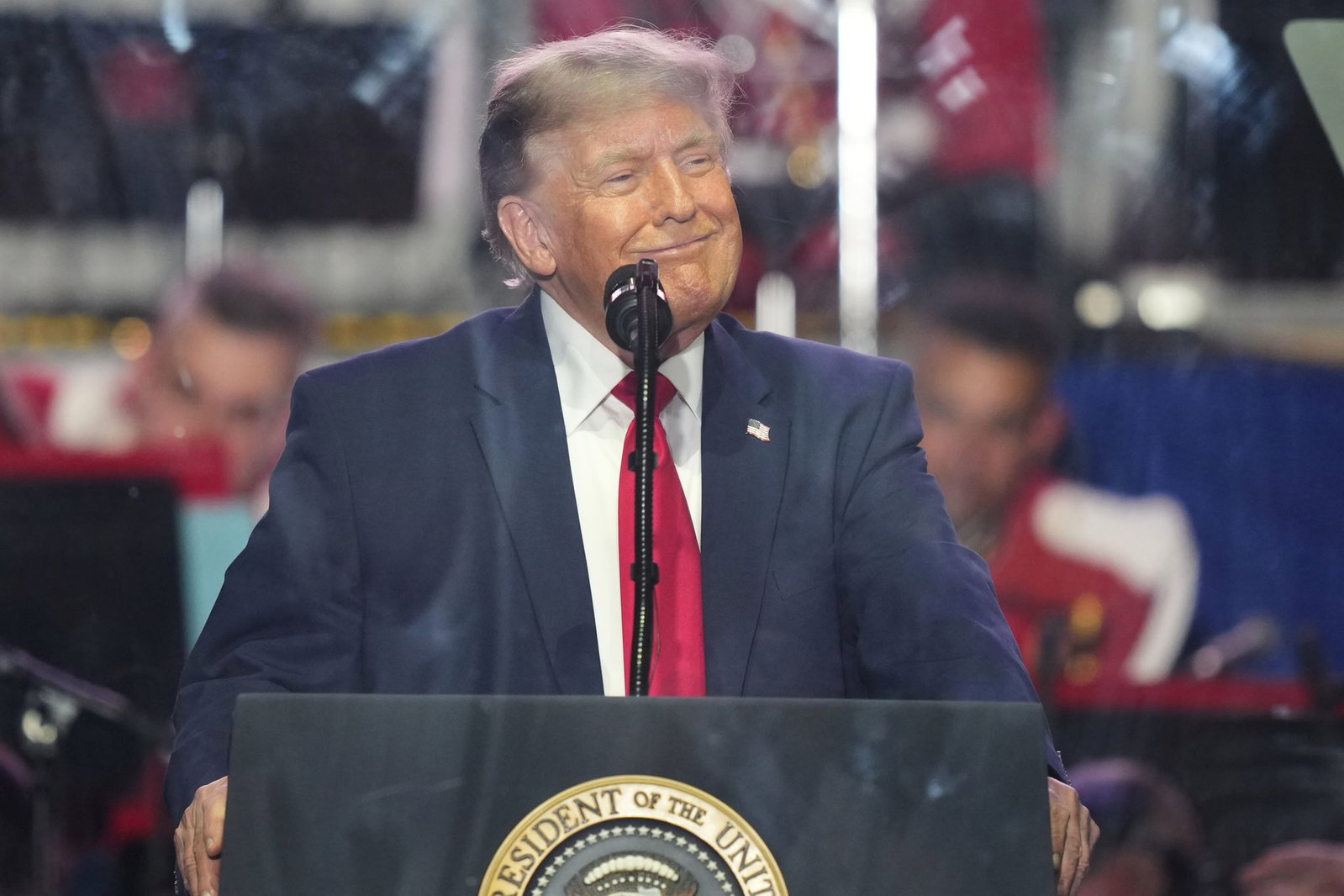 Trump lobt zum Auftakt der Feierlichkeiten vor allem seine eigene Politik. 