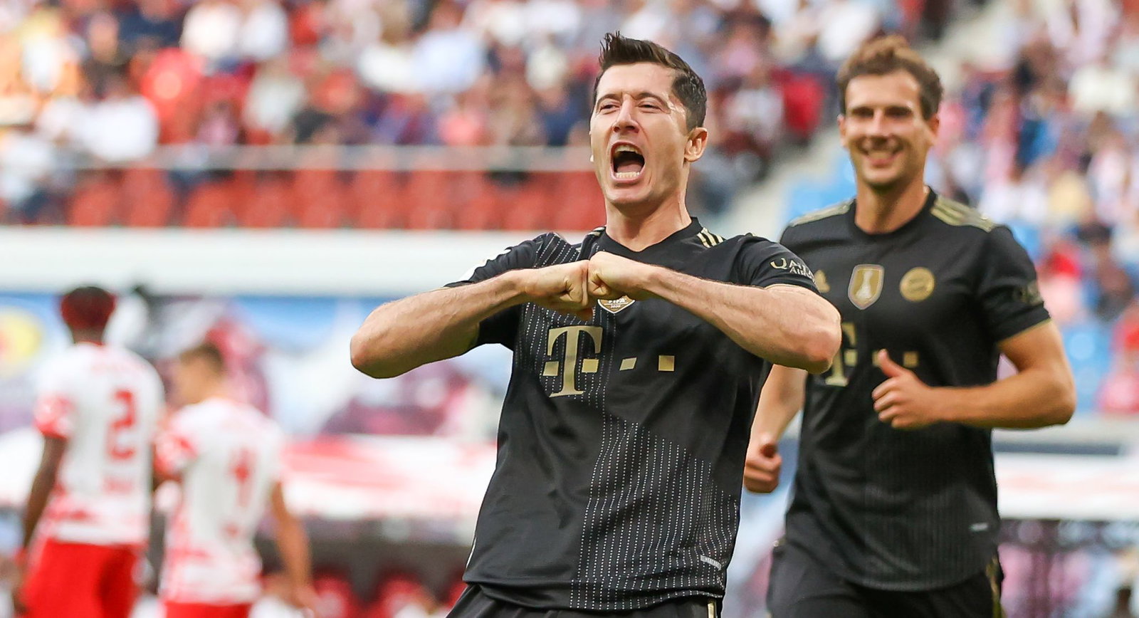 Robert Lewandowski (l) spielt künftig in den USA. (Archivbild)