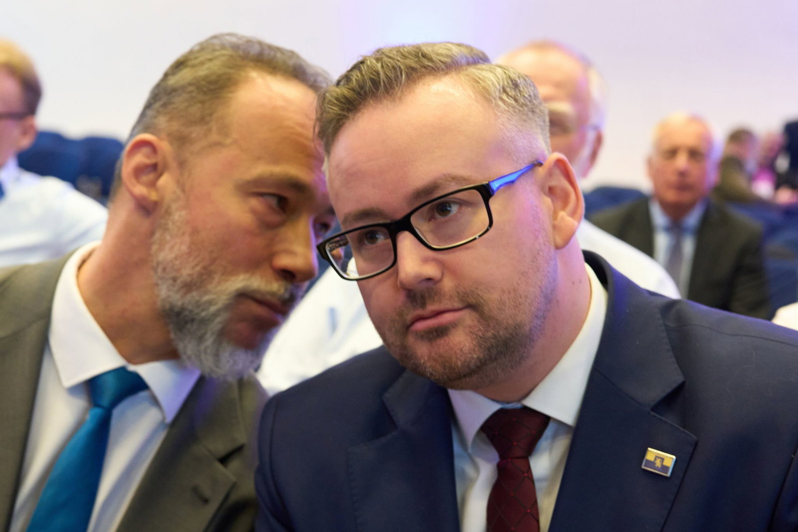 Sebastian Münzenmaier (r) kandidiert als AfD-Landeschef. Derzeit hat Jan Bollinger (l) das Amt inne. (Archivbild) 