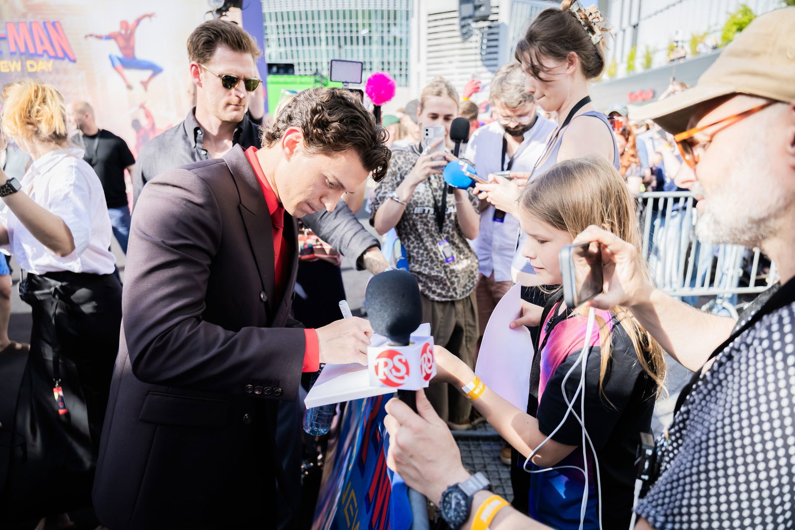 Autogramme und Selfies: Tom Holland in Berlin.