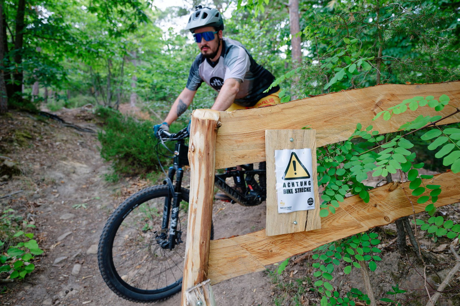 Für Mountainbiker gibt es gekennzeichnete Strecken für ihre Touren. (Archivbild)