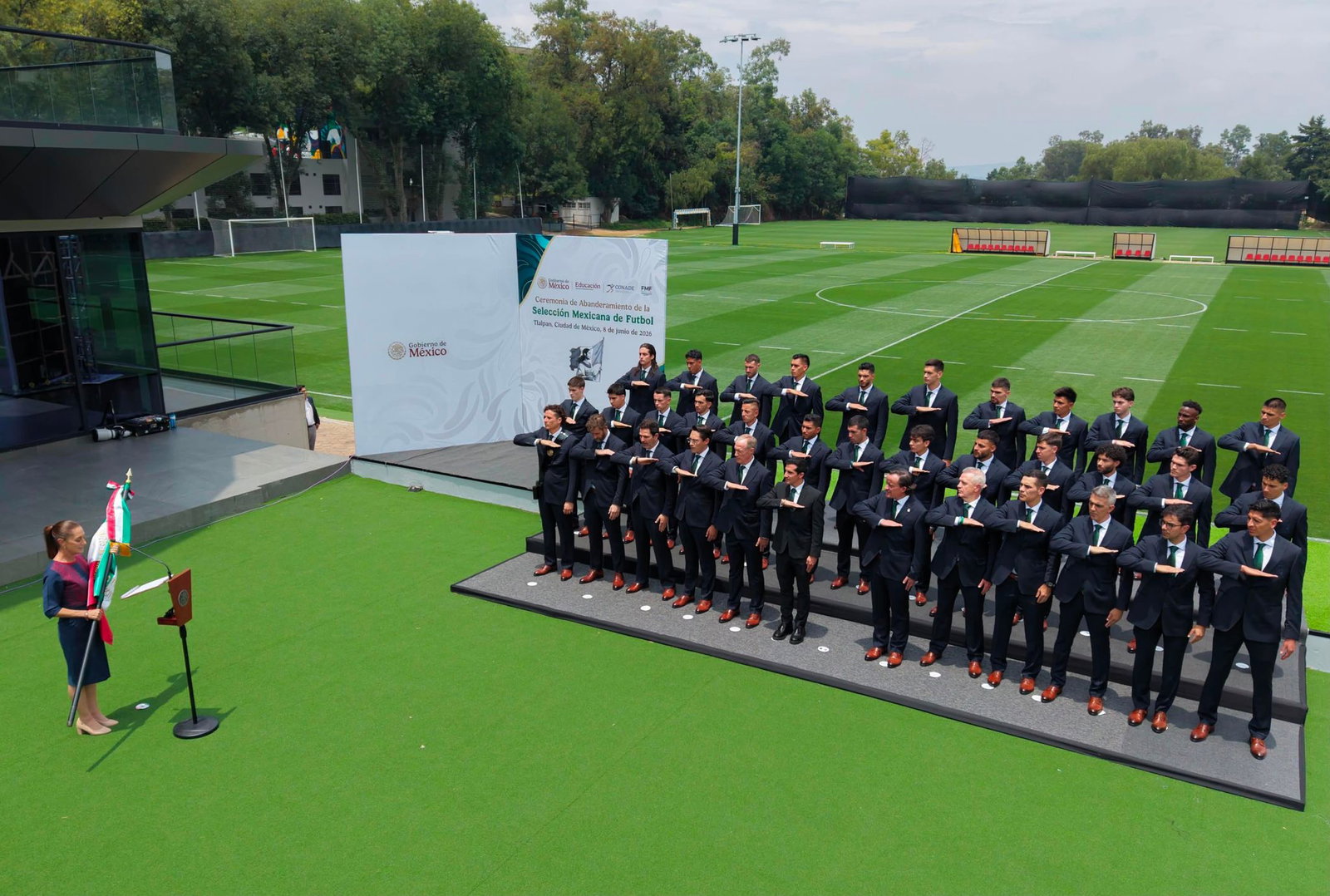 Die Präsidentin schwört «El Tri», wie Mexikos Nationalmannschaft genannt wird, noch mal ein. 