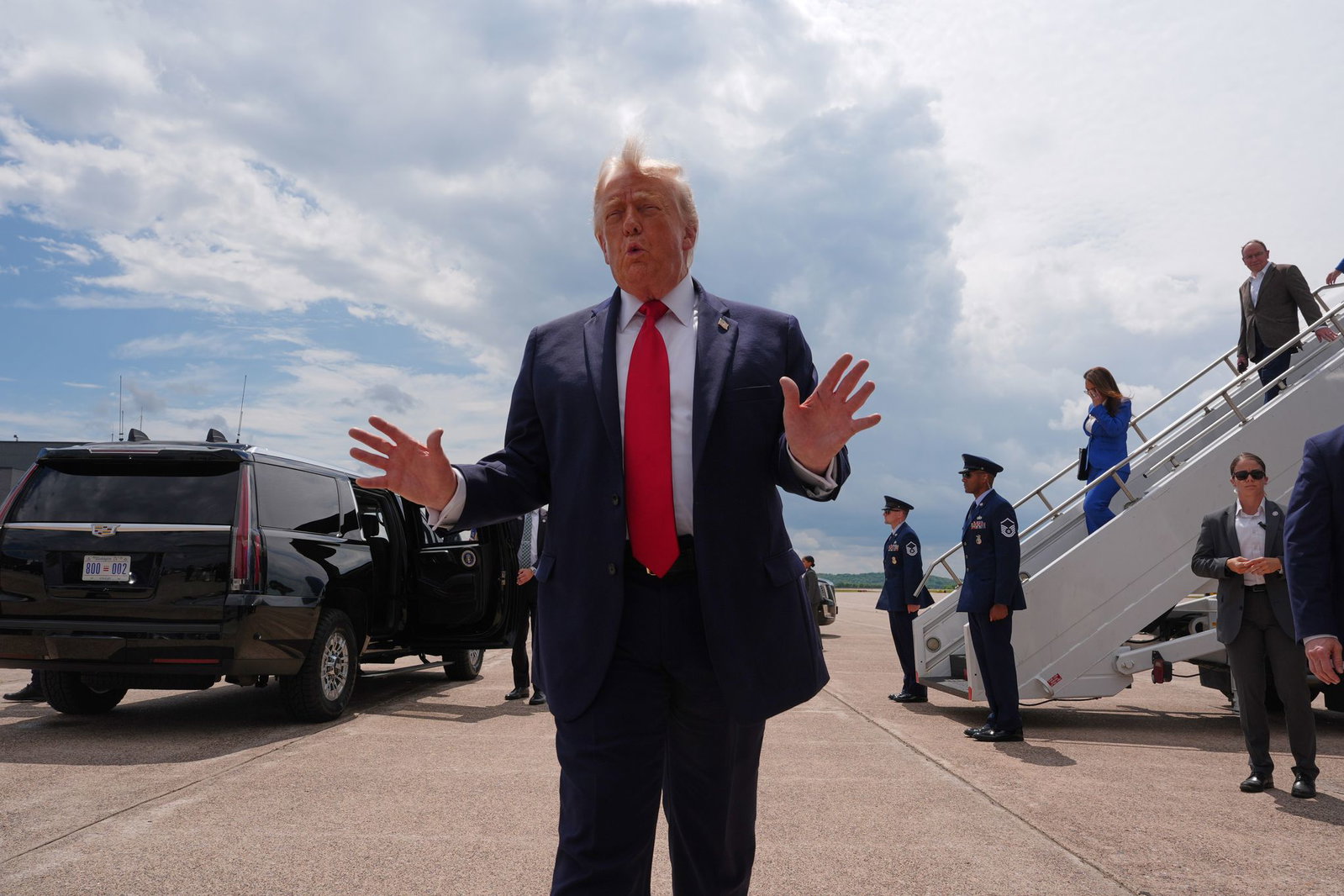 Trump spricht über das Waffenarsenal Irans. 