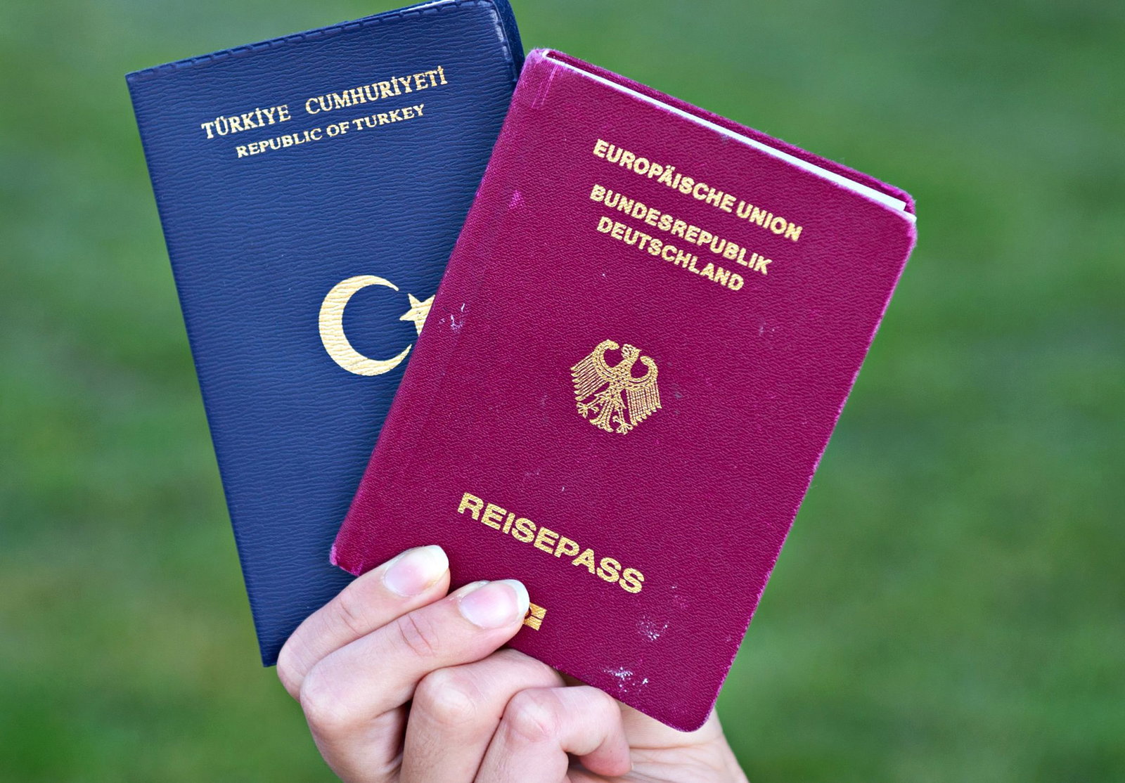In bestimmten Fällen war die doppelte Staatsbürgerschaft schon früher möglich. Seit einer Reform der Ampel-Regierung ist sie generell erlaubt. (Symbolbild)