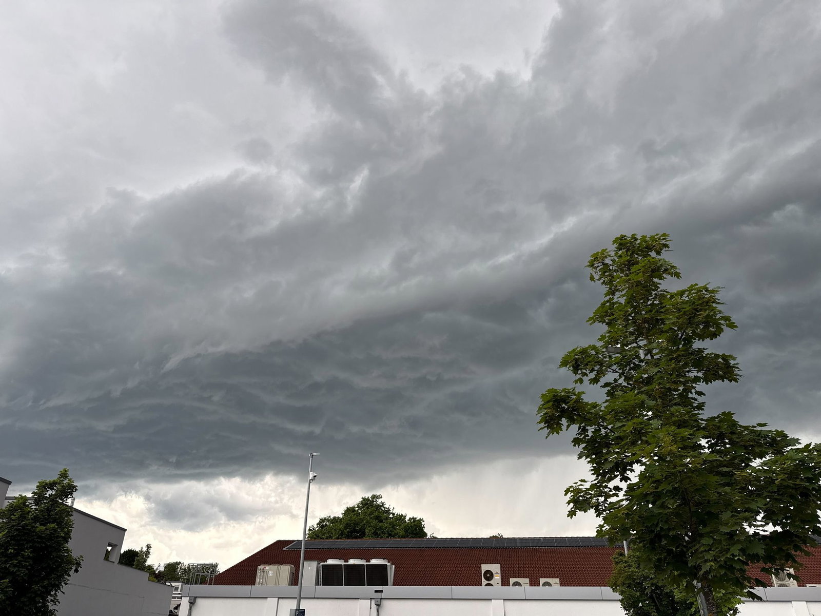 Wolken ziehen wieder auf. (Archivbild)