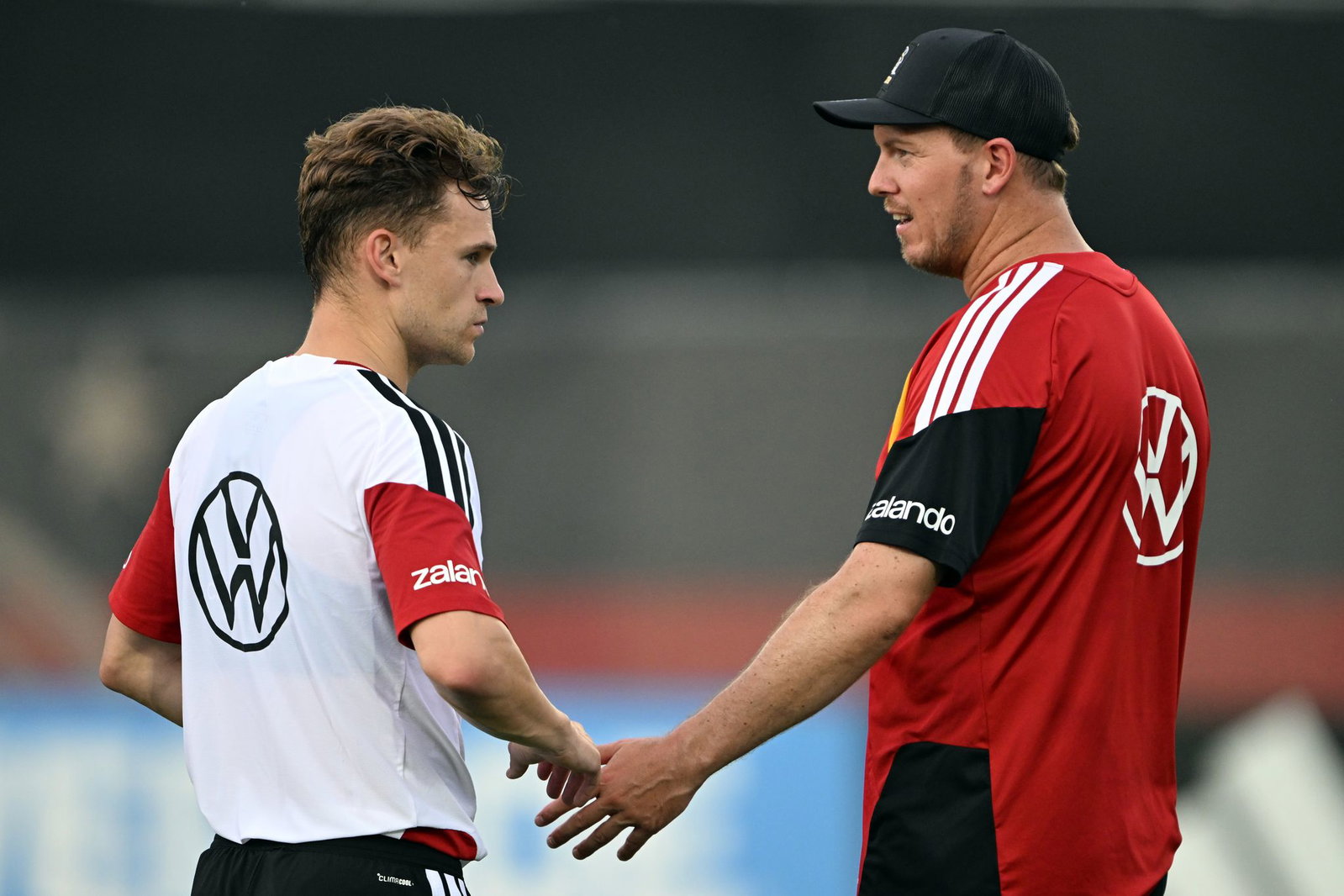 Der Bundestrainer und sein Kapitän sind ständig im intensiven Austausch. 