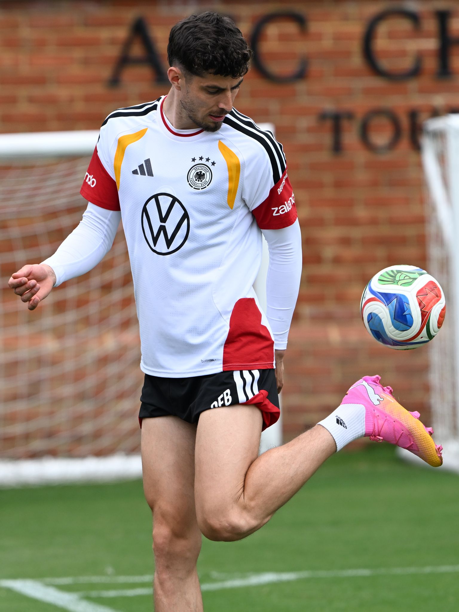 «Ein begnadeter Fußballer», sagt Rudi Völler über Kai Havertz. 