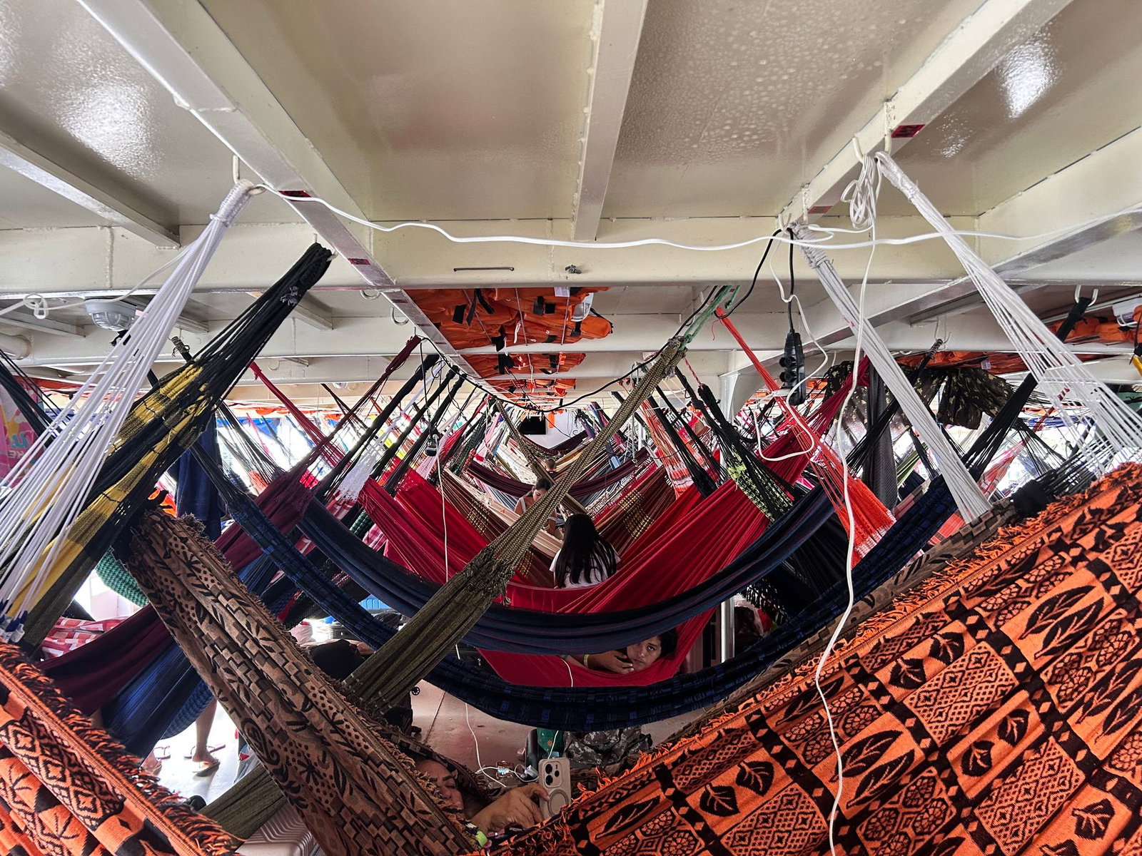 Viele reisen mit dem Schiff von Manaus in fast 20 Stunden an.